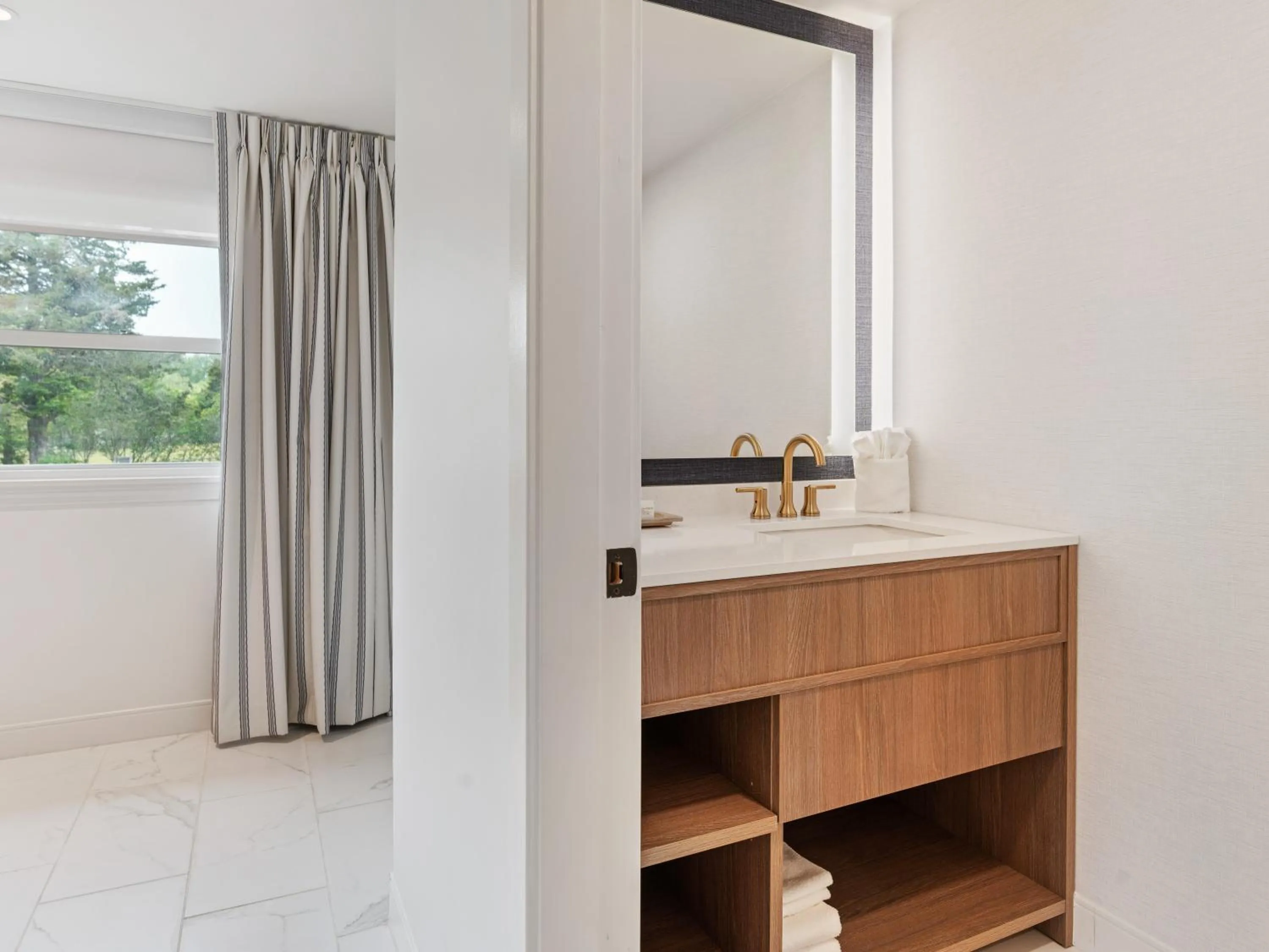 Bathroom in Greyfinch Chatham Inn