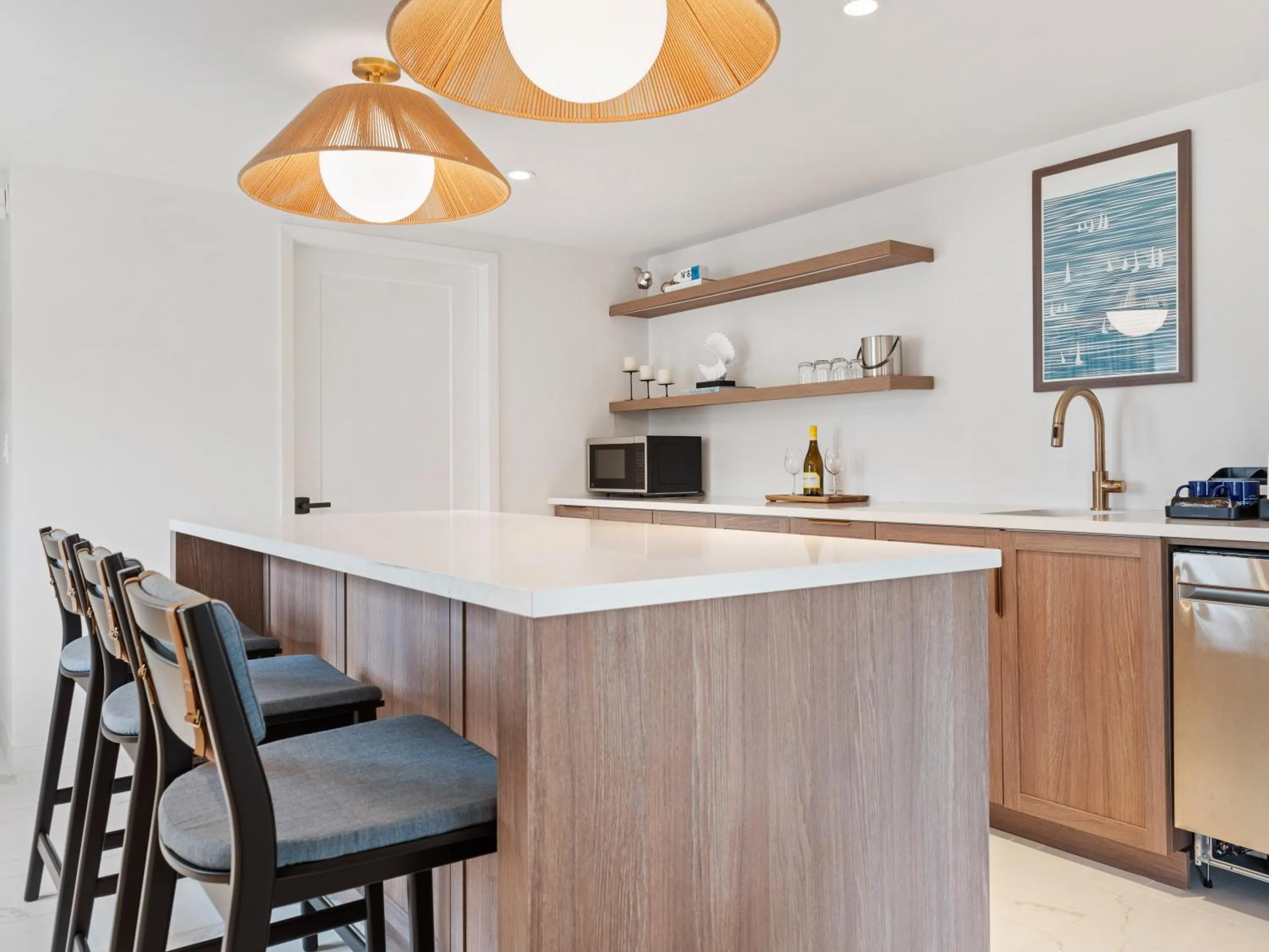 Kitchen or kitchenette in Greyfinch Chatham Inn