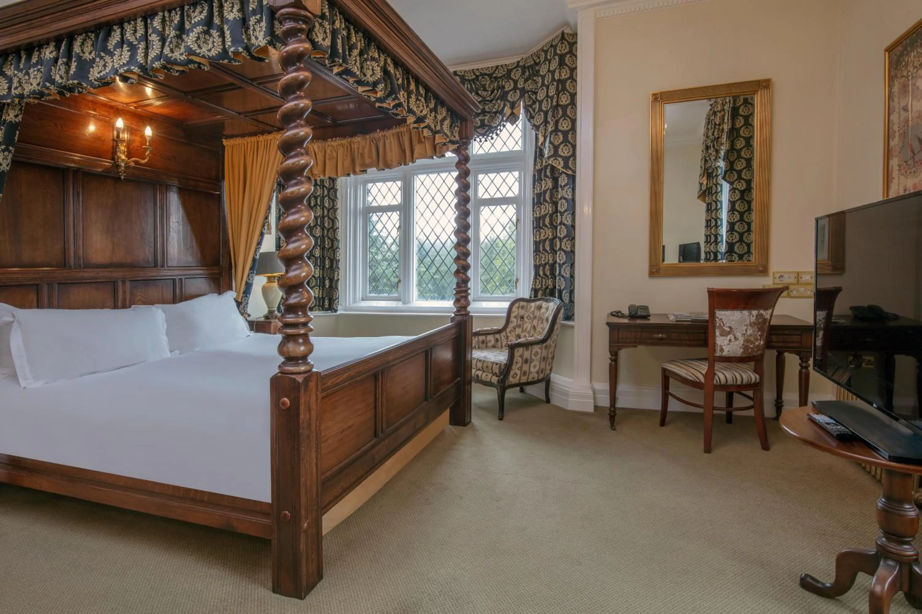 Bed in Crewe Hall Hotel & Spa - Cheshire