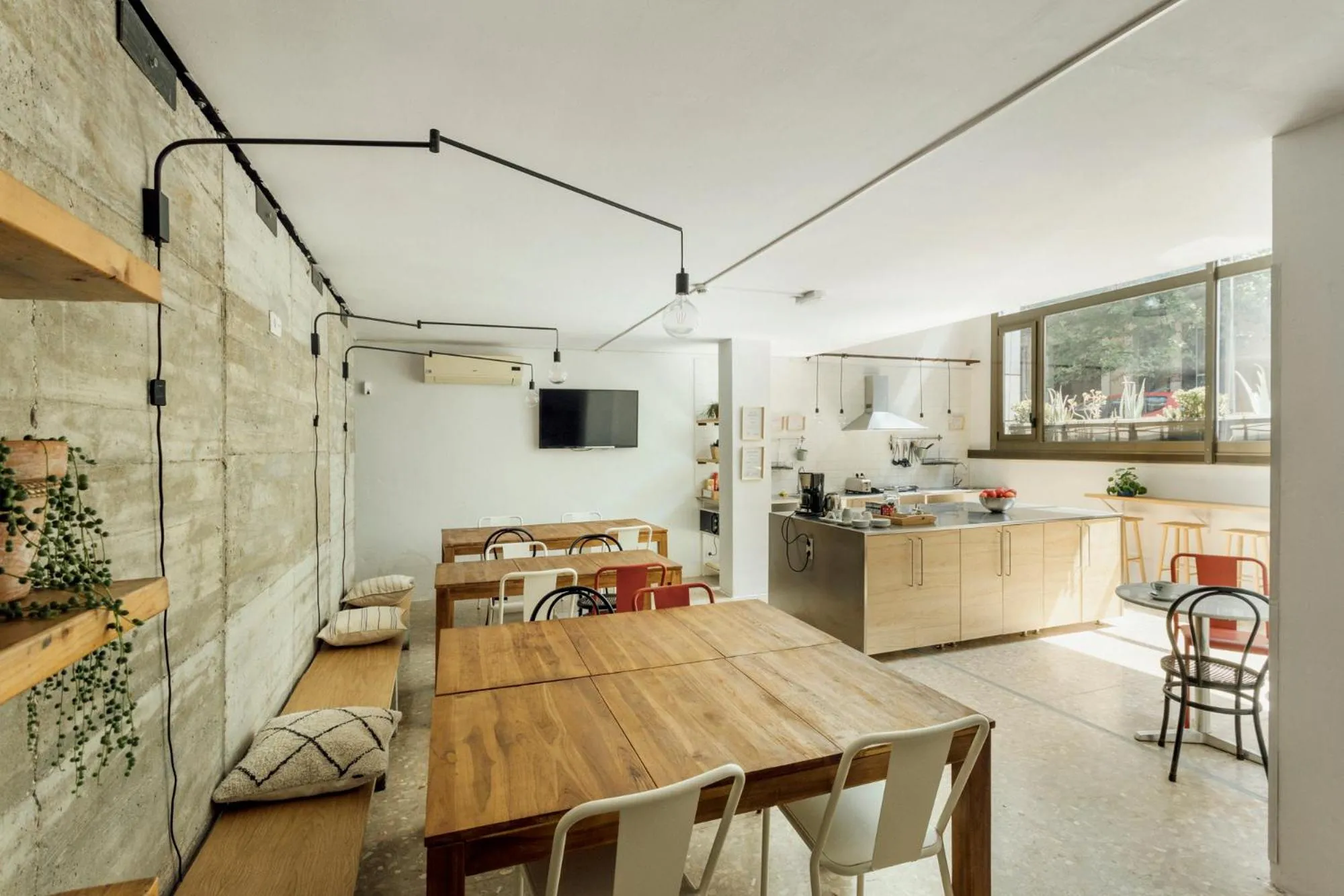 Communal lounge/ TV room in Casa Jam Barcelona