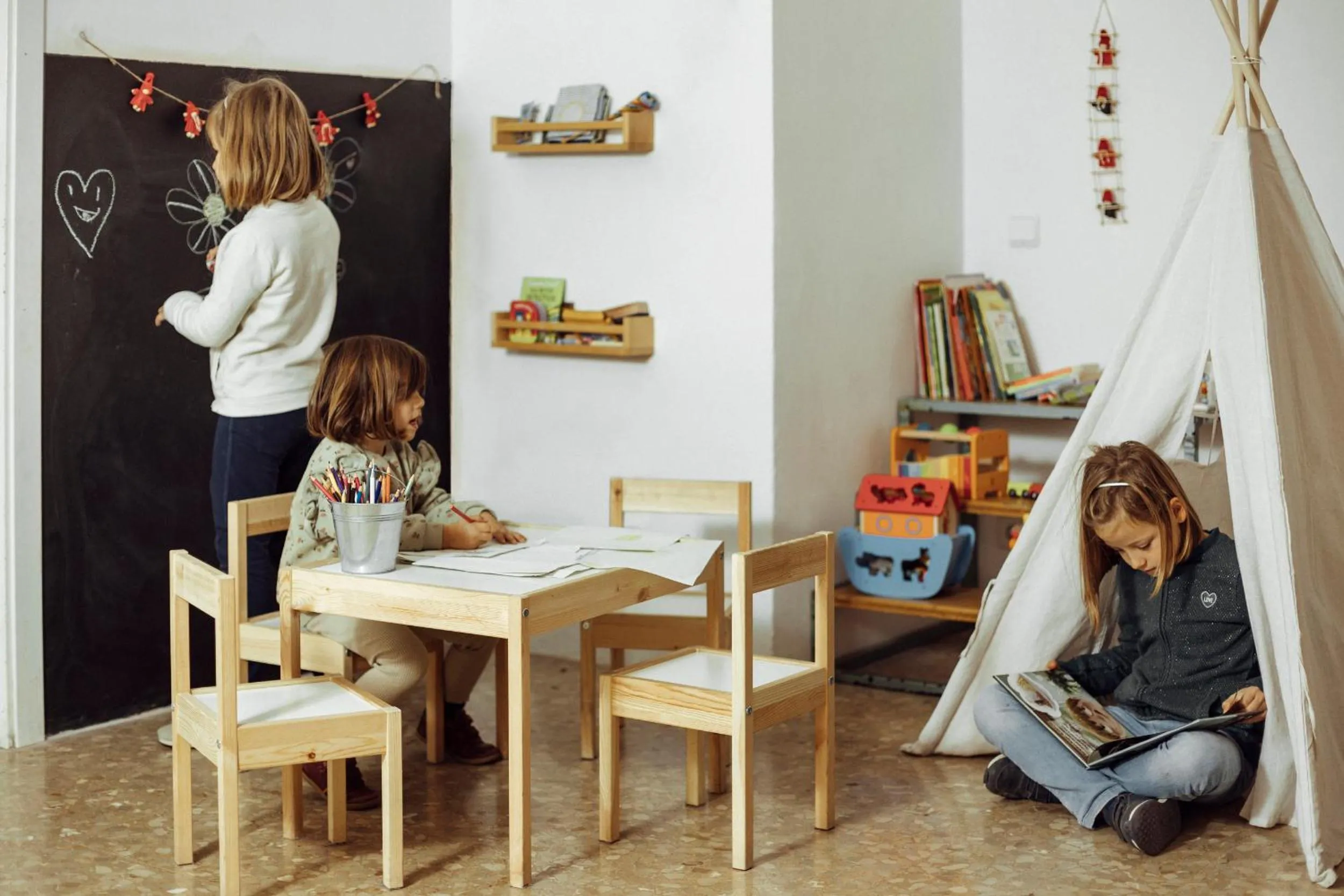 Communal lounge/ TV room in Casa Jam Barcelona