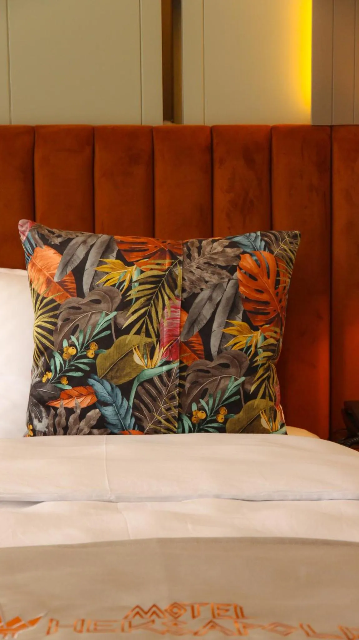 Bed in Motel Heksapolis