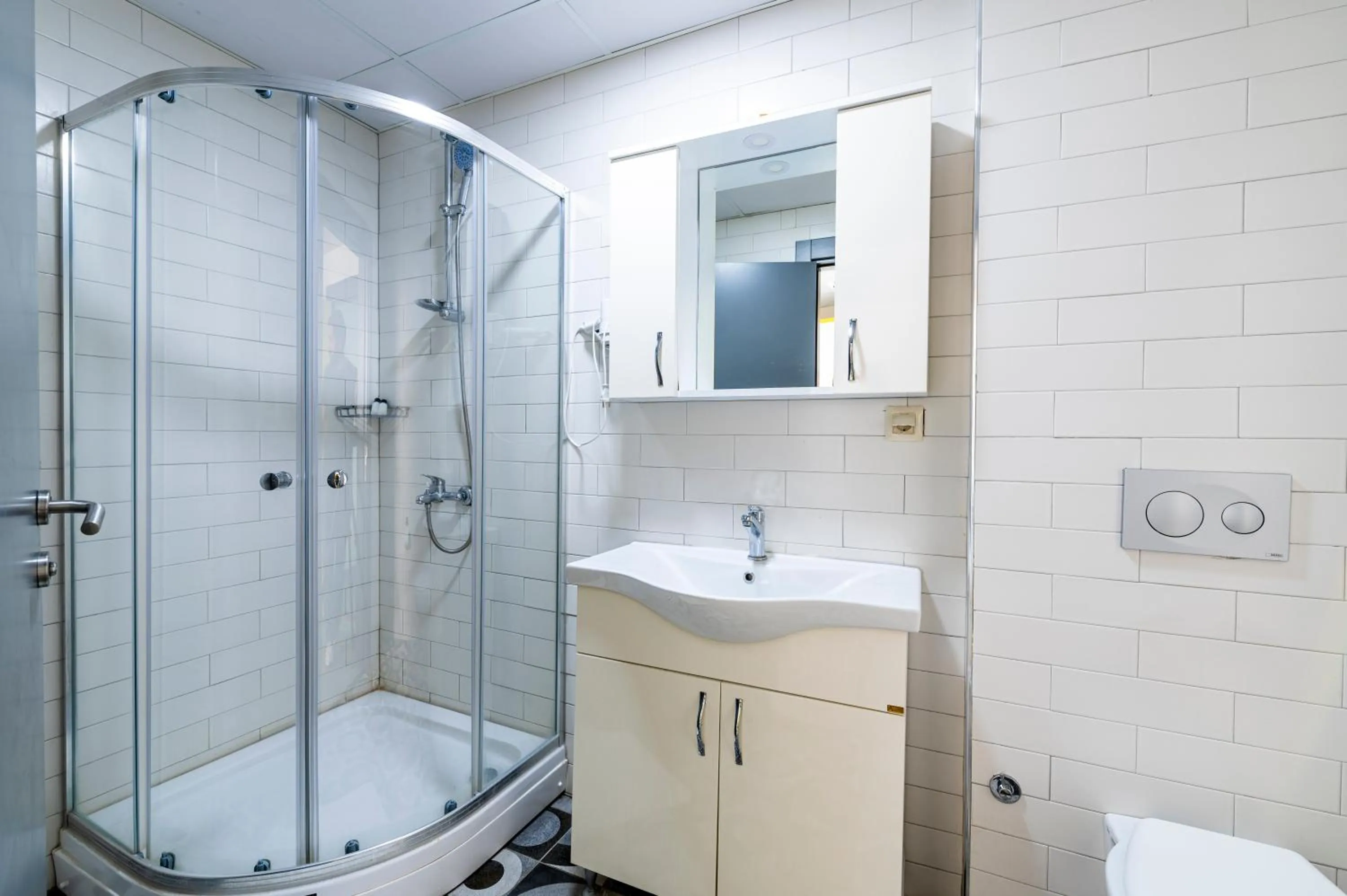 Shower in Royal Luxury Hotels Suites