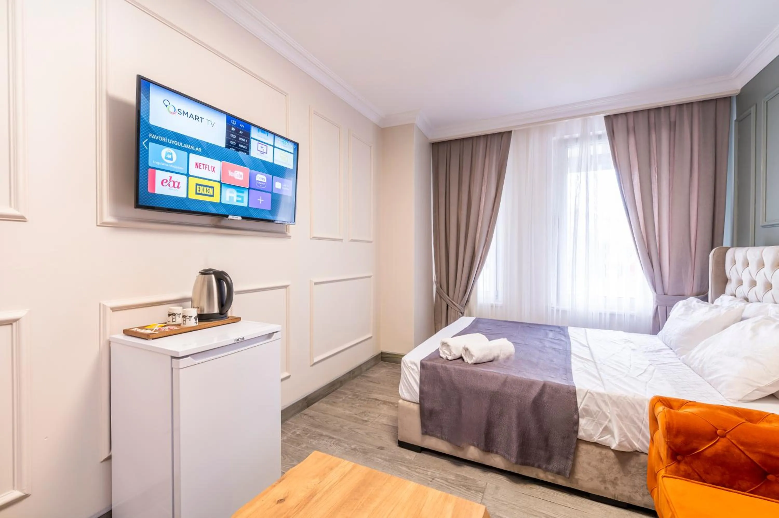 Bed in Royal Luxury Hotels Suites