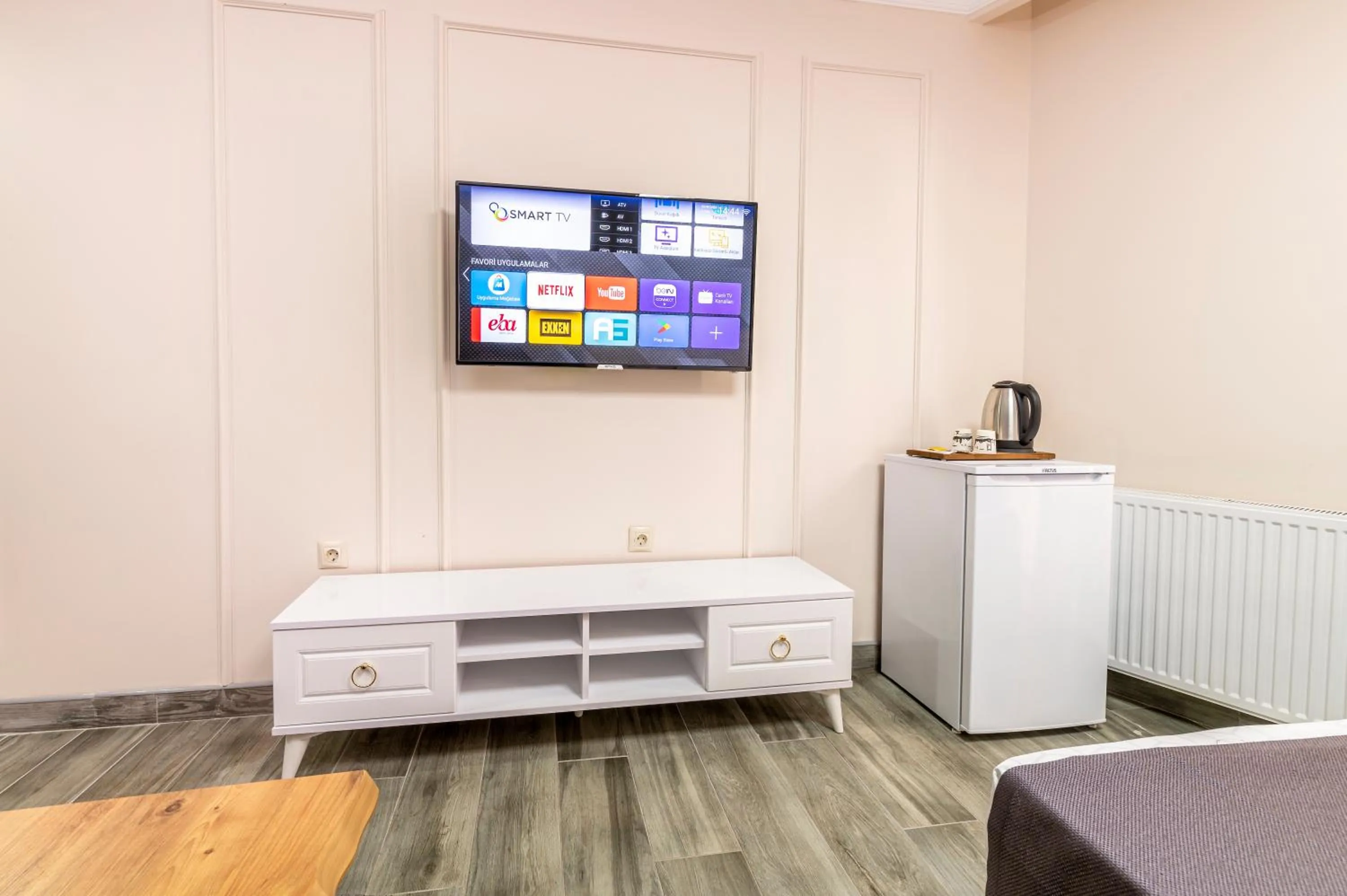 TV and multimedia in Royal Luxury Hotels Suites