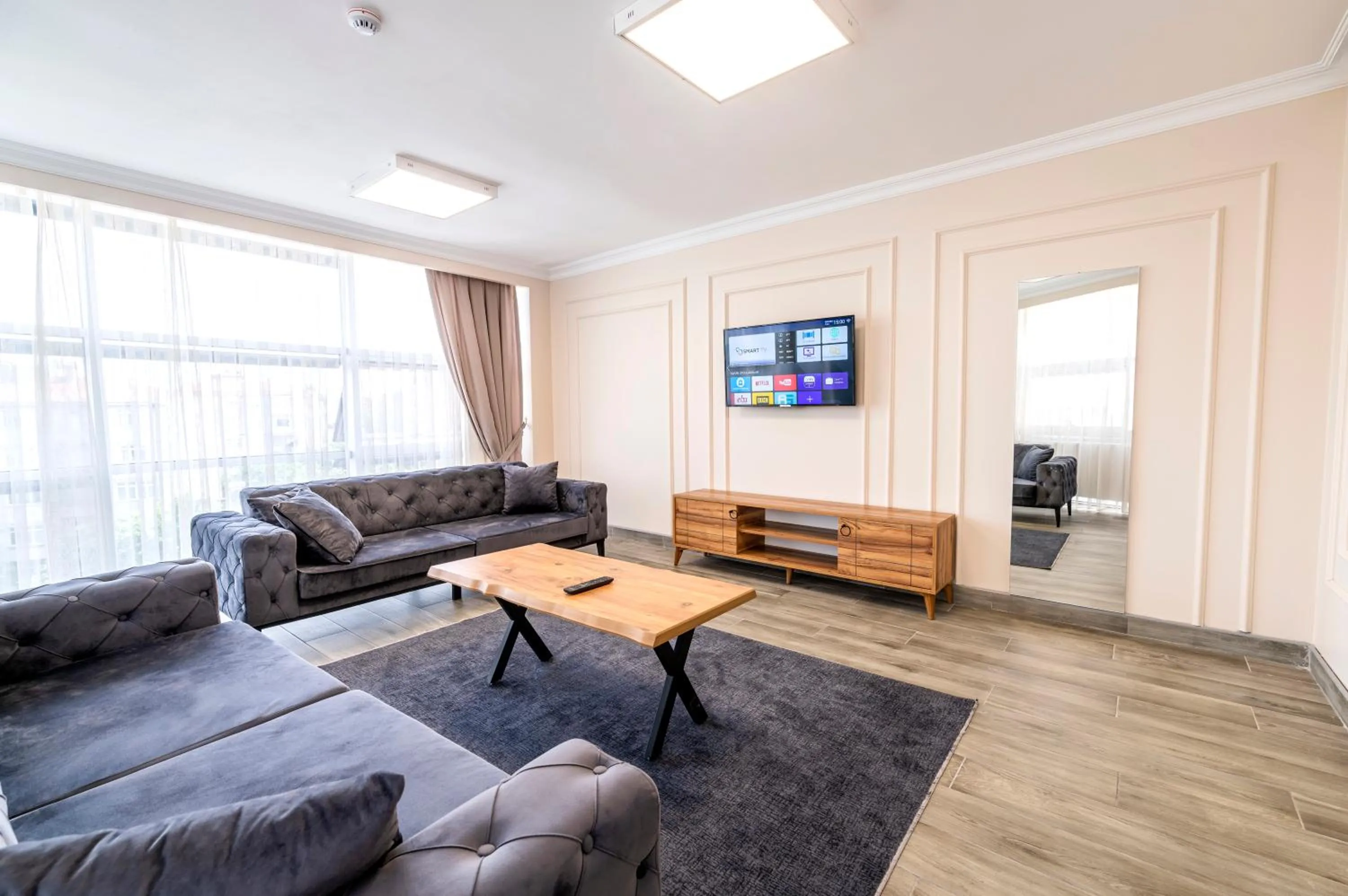 Communal lounge/ TV room in Royal Luxury Hotels Suites