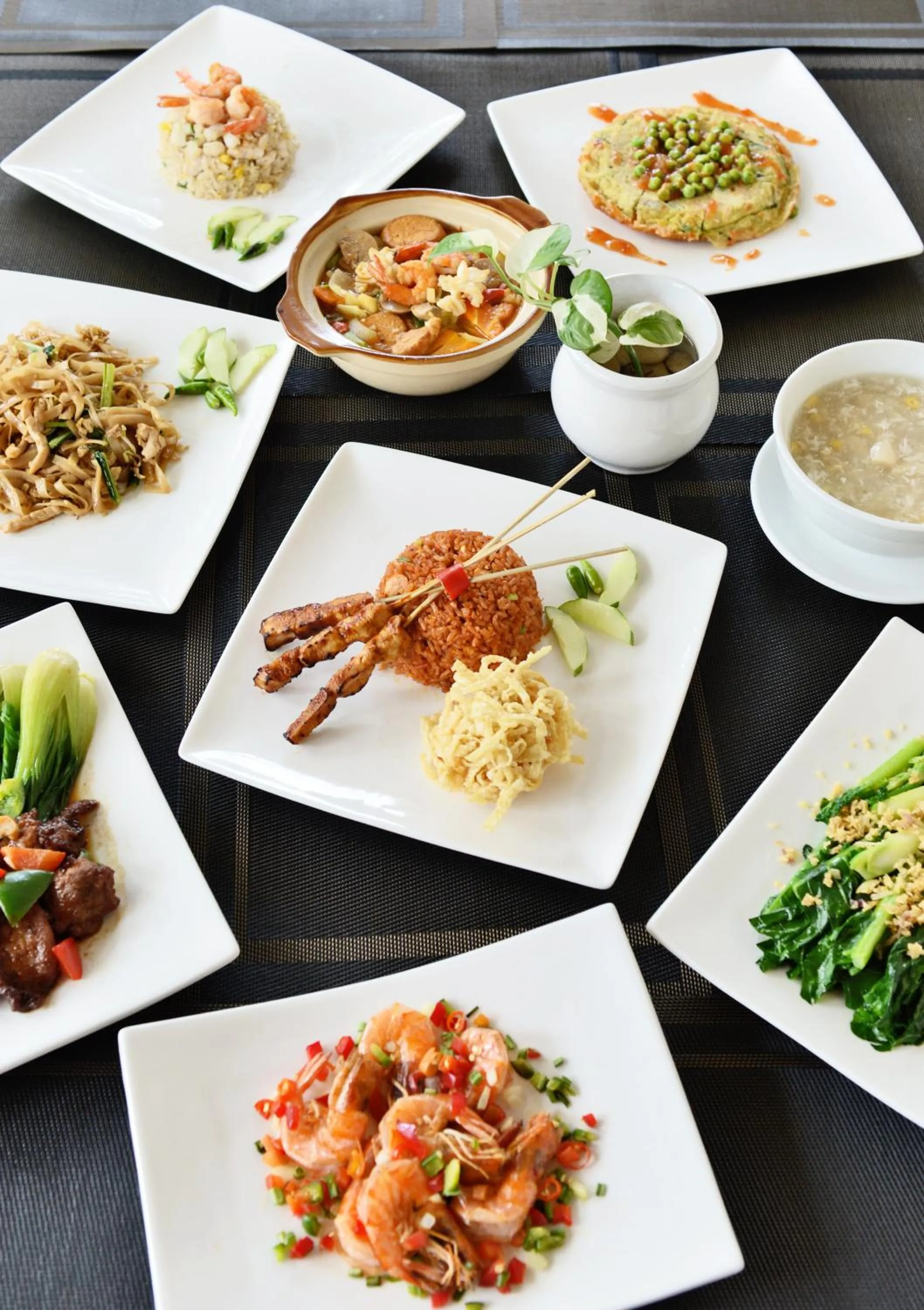 Restaurant/places to eat in Hotel Trio Indah 2