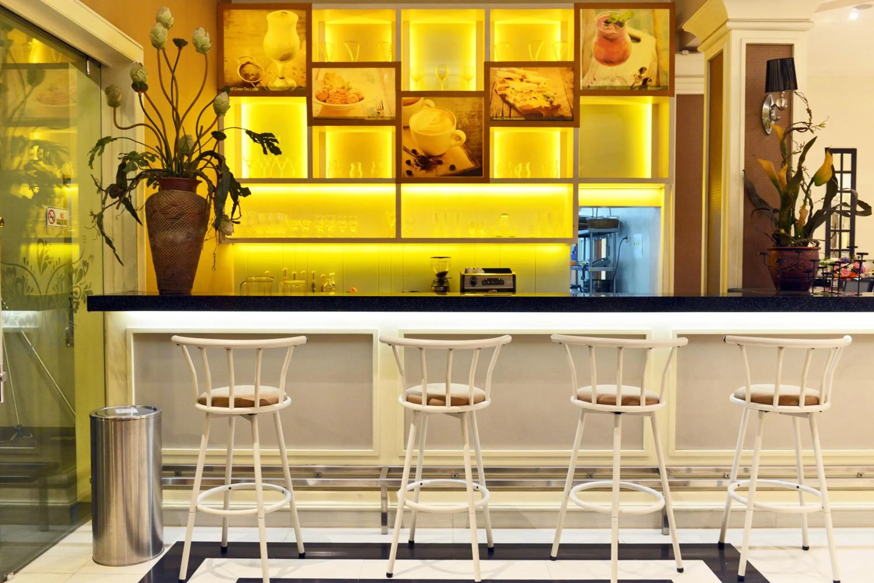 Restaurant/places to eat in Hotel Trio Indah 2