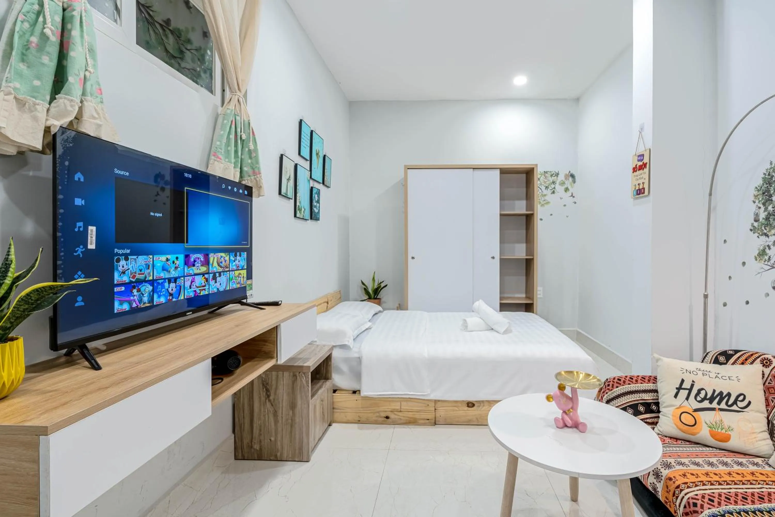Communal lounge/ TV room in LalaHouse Spring Apartment - Saigon Center