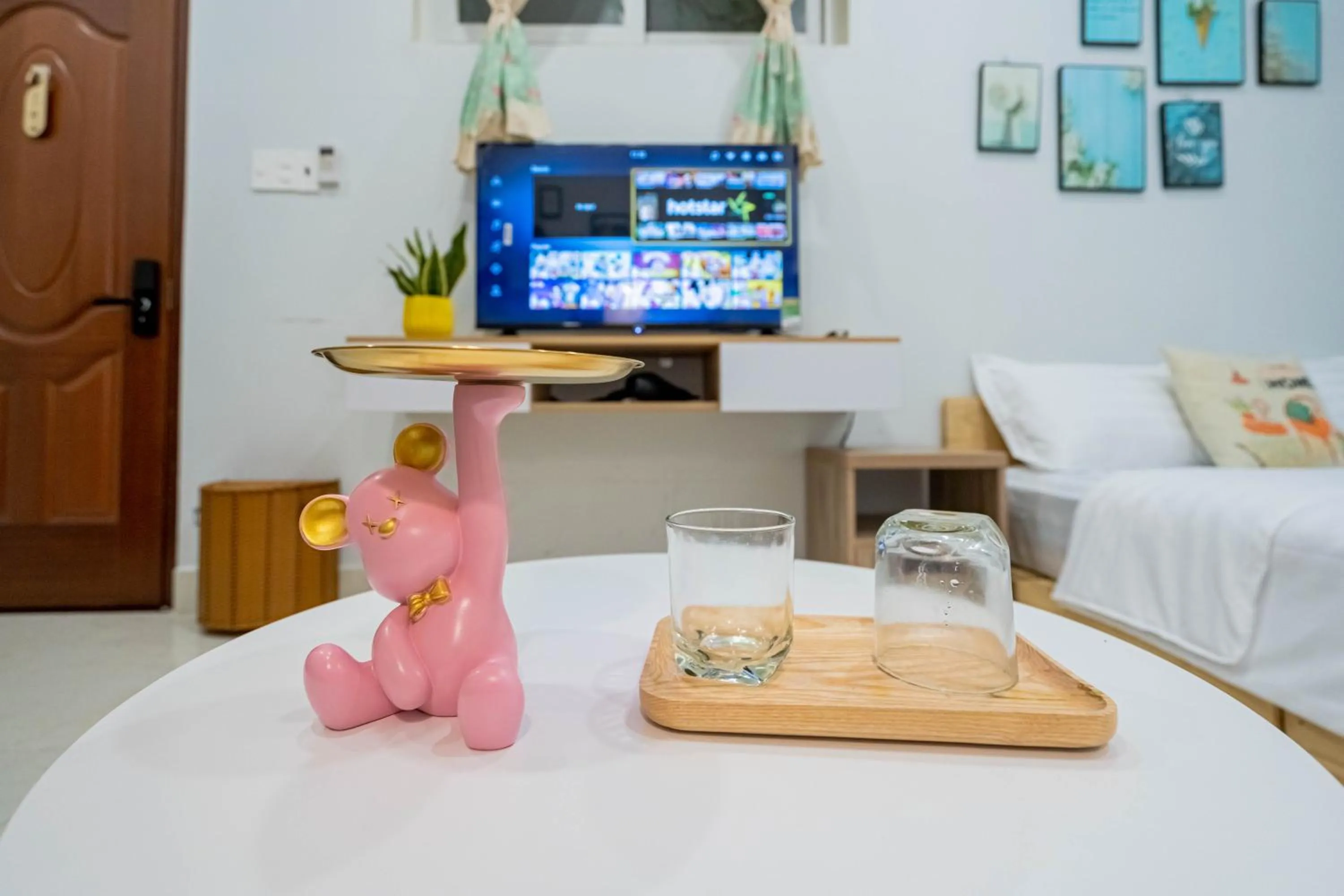 Communal lounge/ TV room in LalaHouse Spring Apartment - Saigon Center