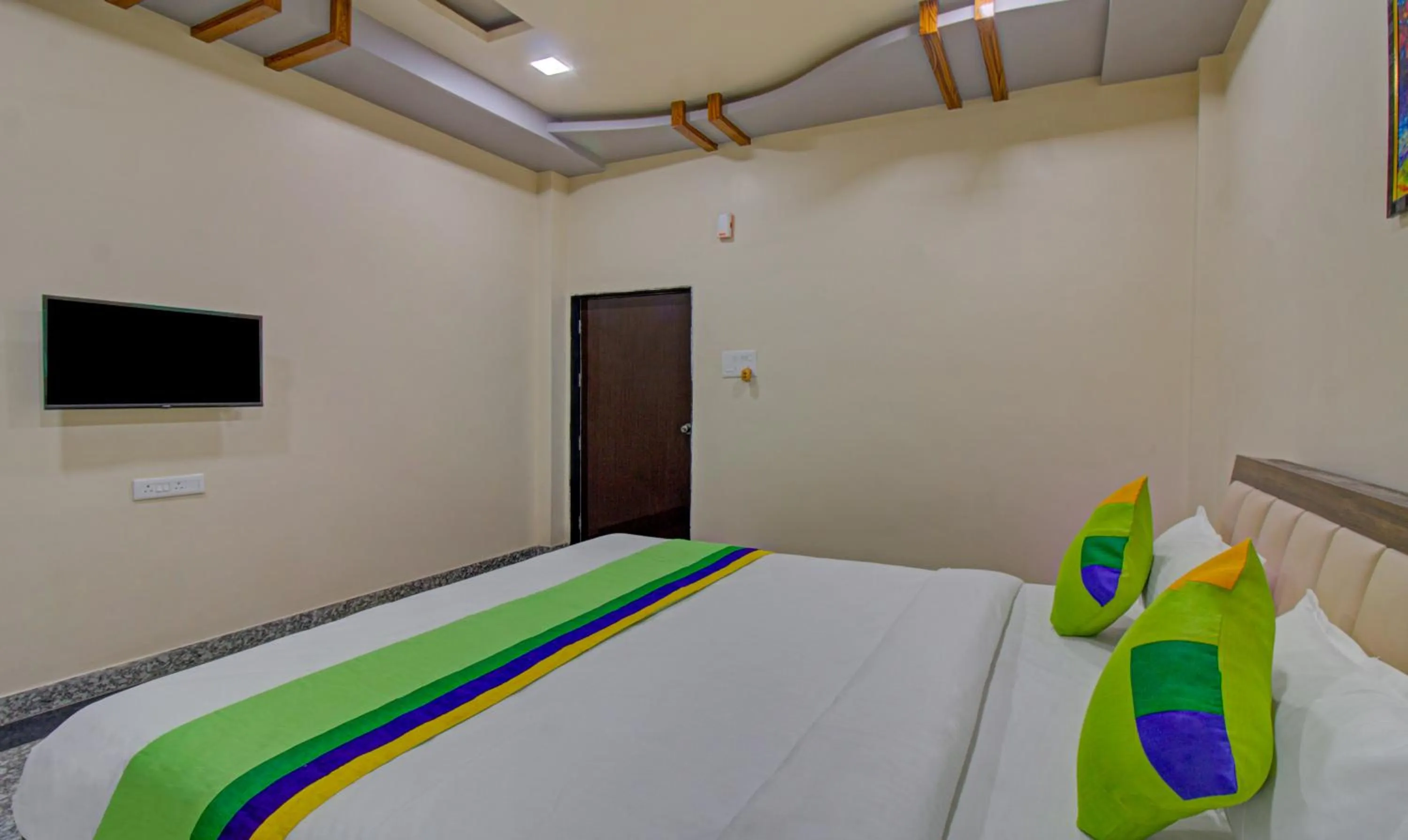 TV and multimedia, Bed in Treebo Royal, Chandrapur