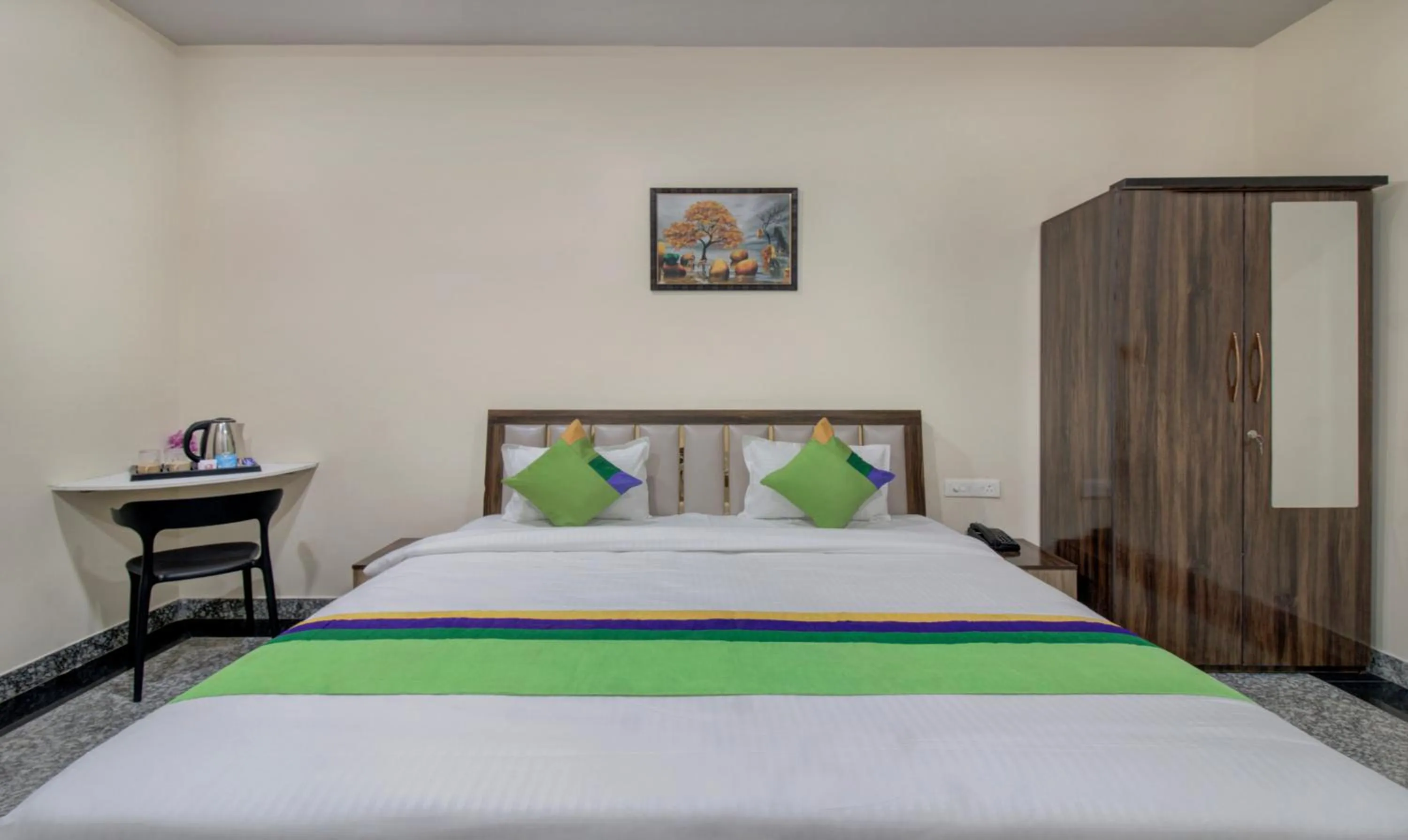 Bedroom, Bed in Treebo Royal, Chandrapur