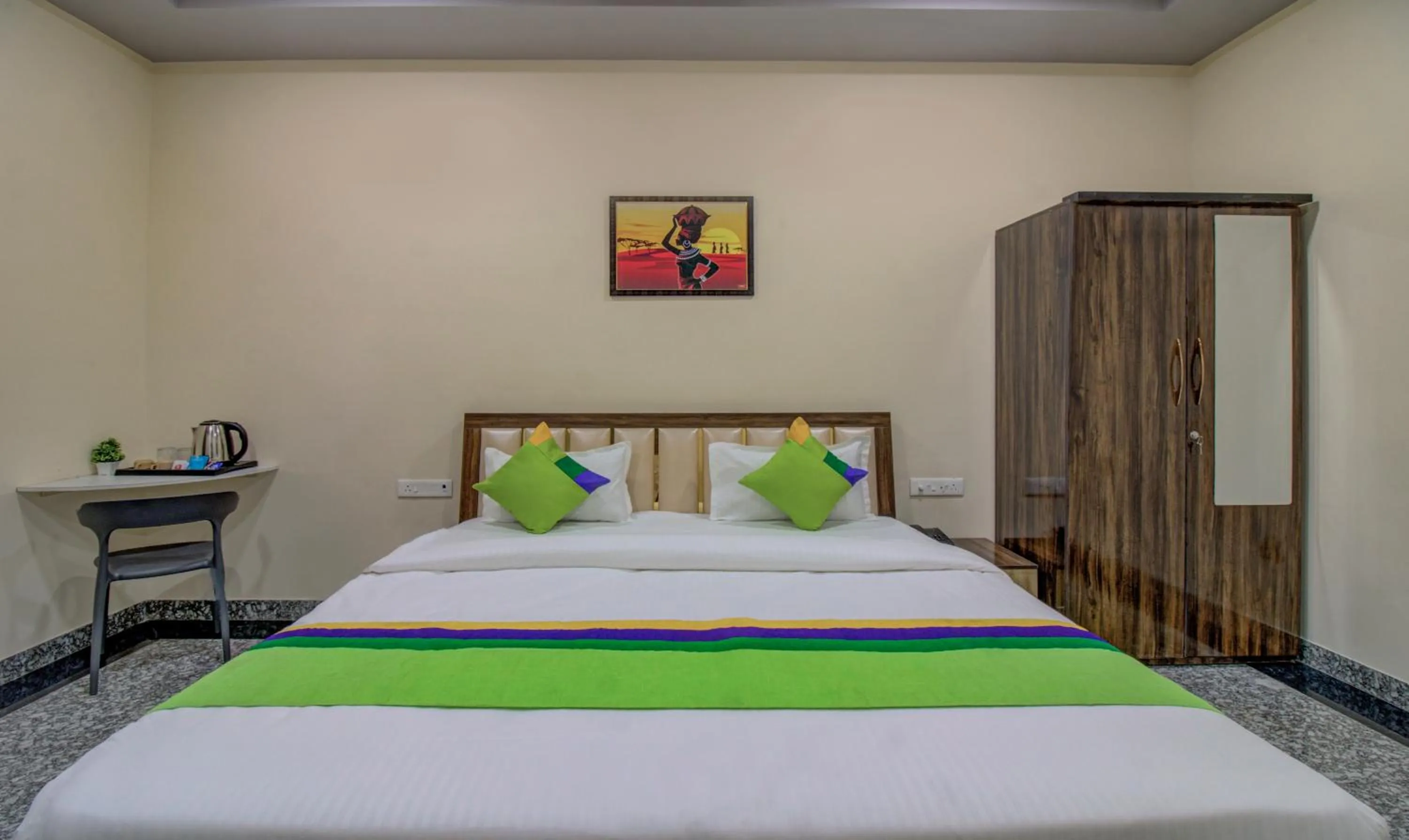 Bedroom, Bed in Treebo Royal, Chandrapur
