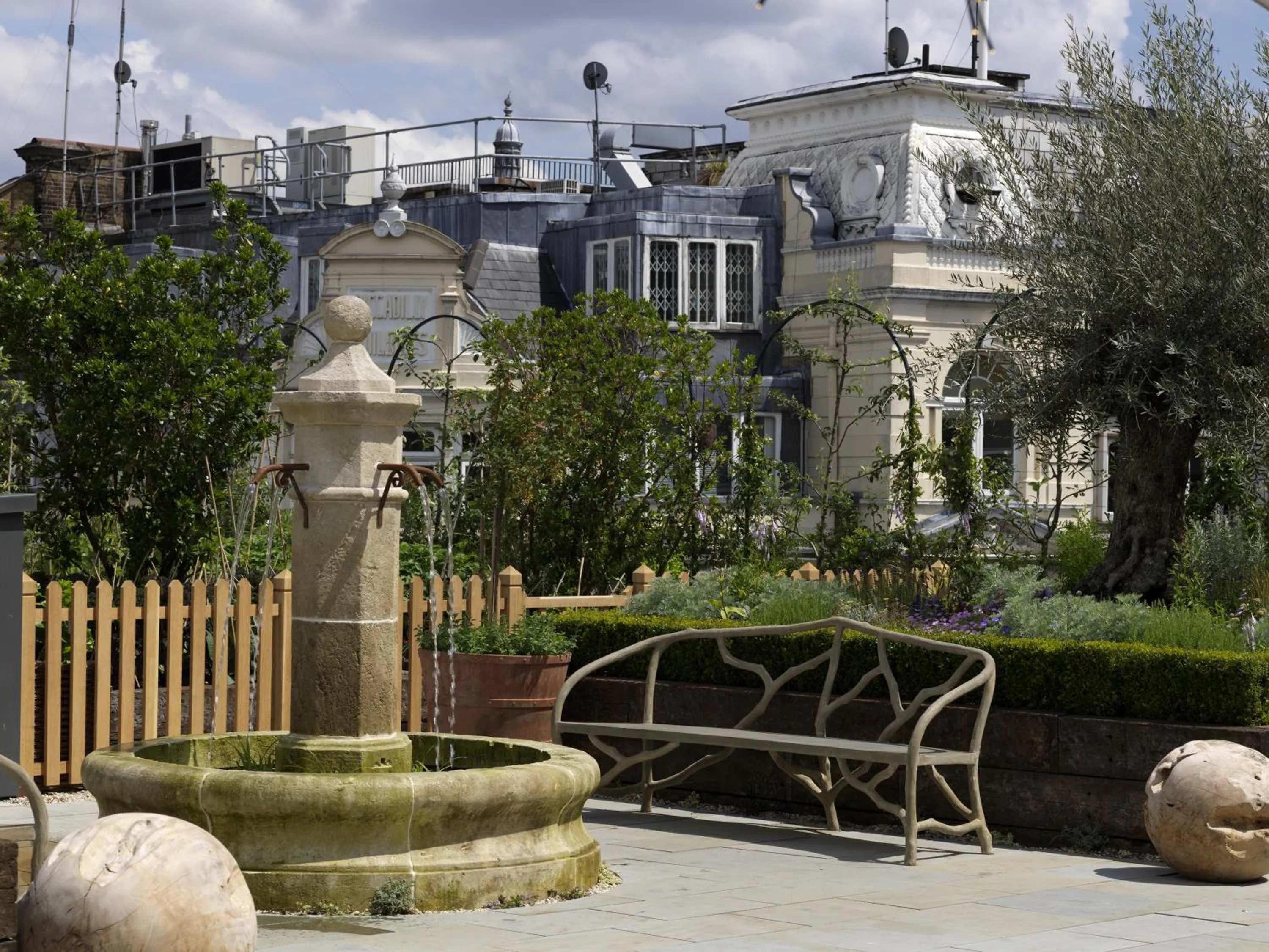 Garden in Ham Yard Hotel, Firmdale Hotels