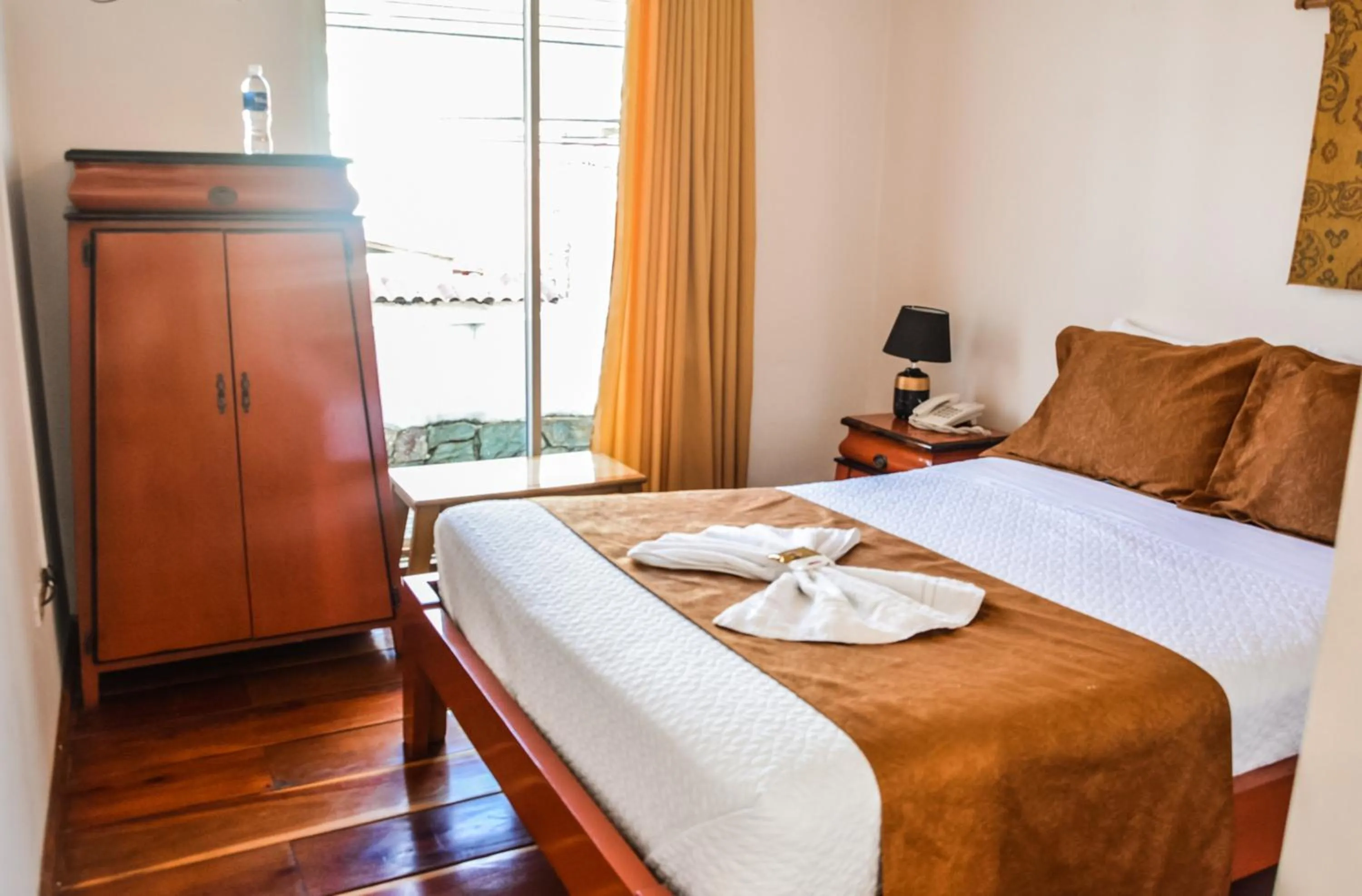 Property building, Bed in HOSTAL DEL RÍO