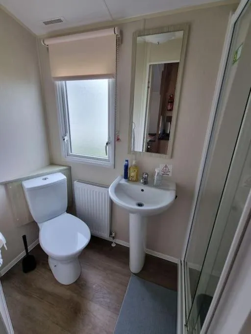 Bathroom in Holiday home in Dymchurch - New Beach Holiday Park