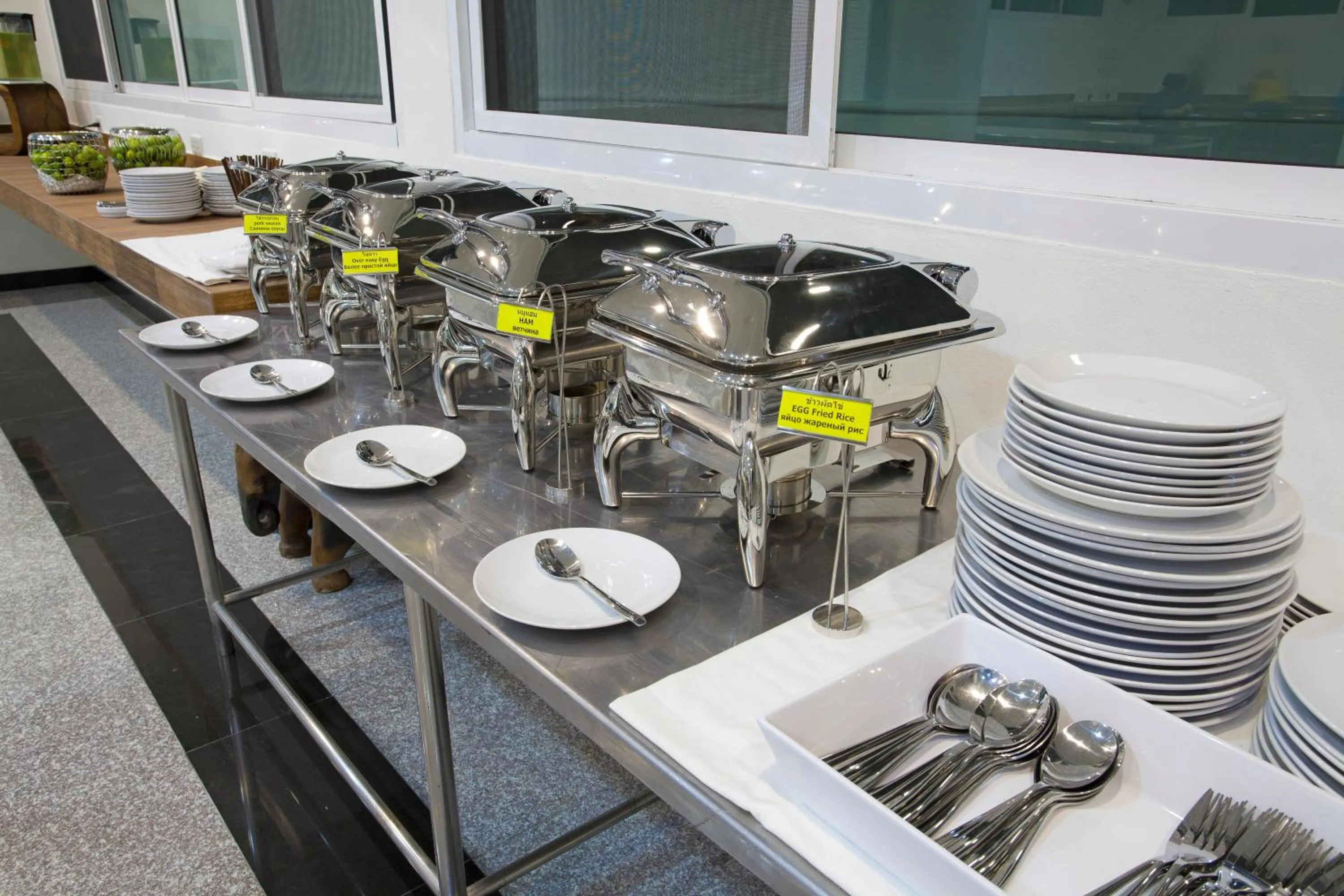 Restaurant/places to eat in Wiz Hotel