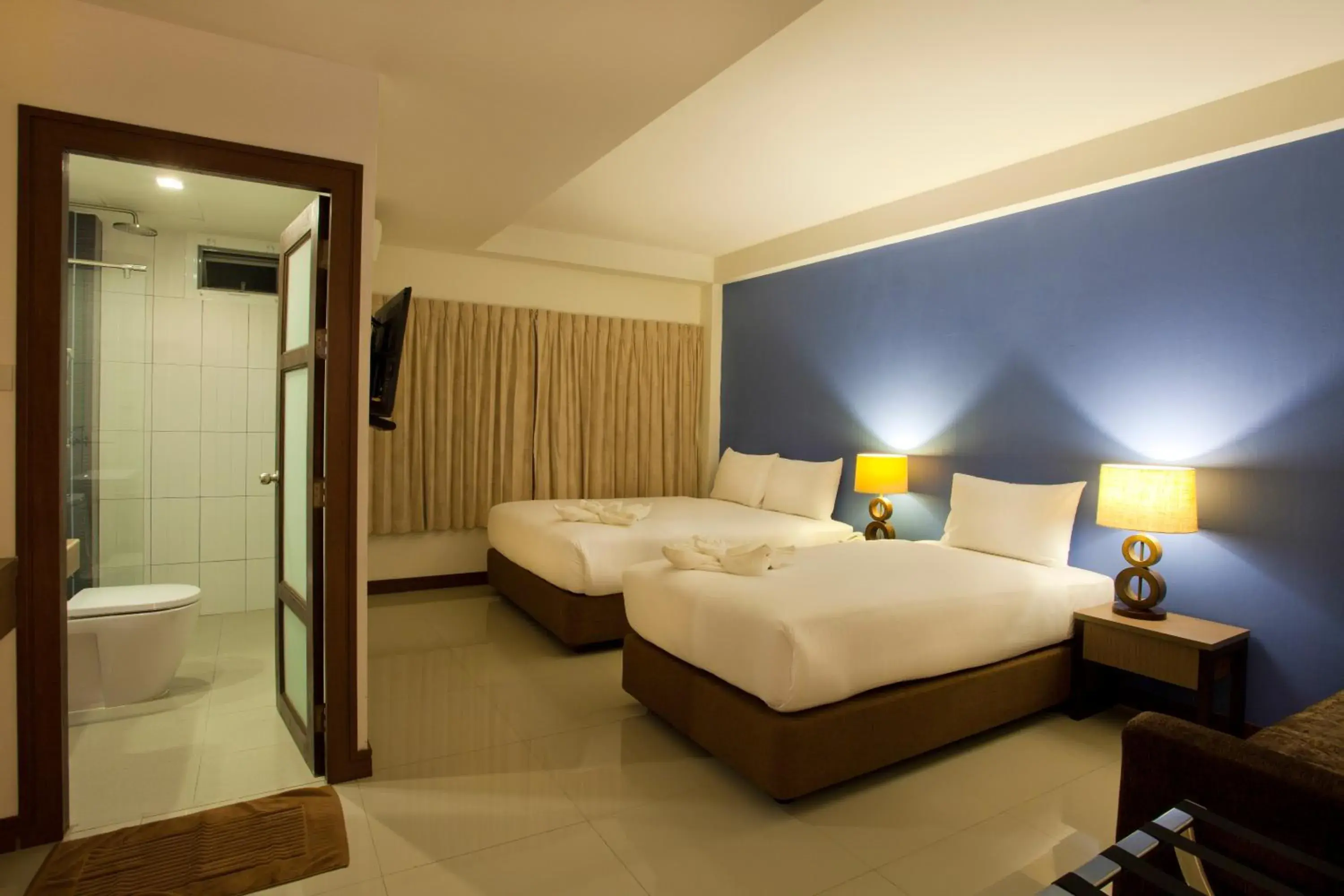Deluxe Double or Twin Room in Wiz Hotel Deluxe Double or Twin Room in Wiz Hotel