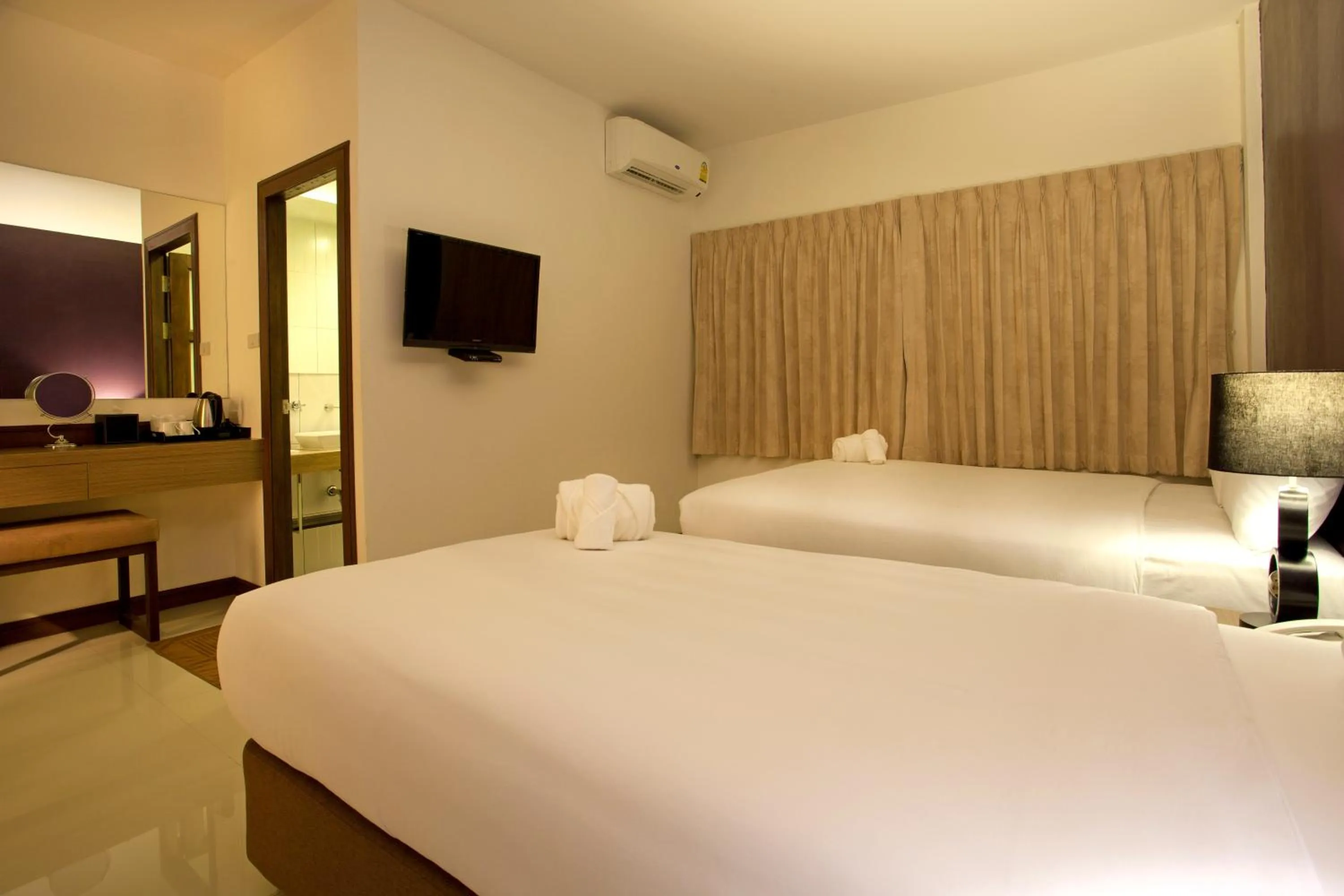 Photo of the whole room, Bed in Wiz Hotel