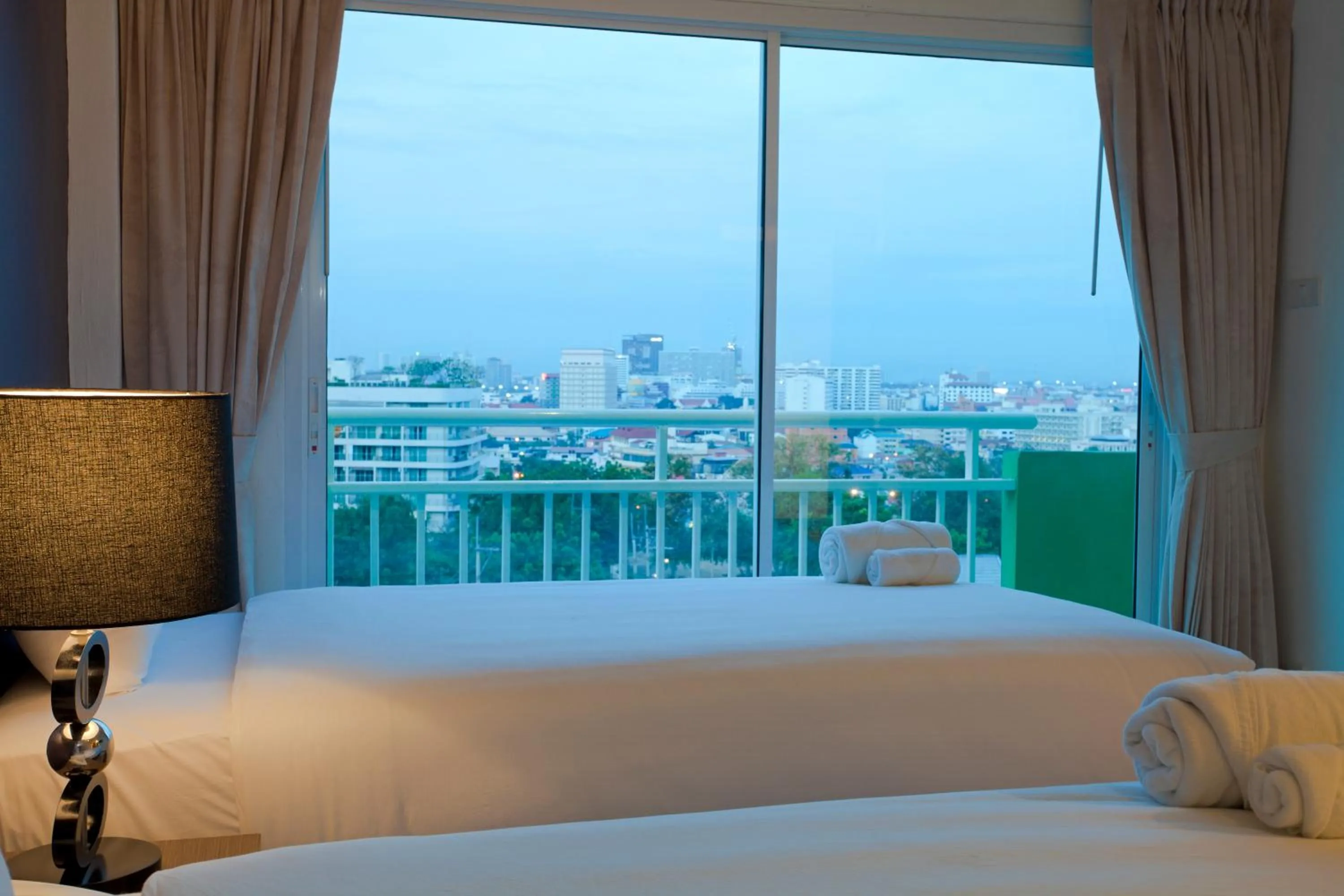 View (from property/room), Bed in Wiz Hotel