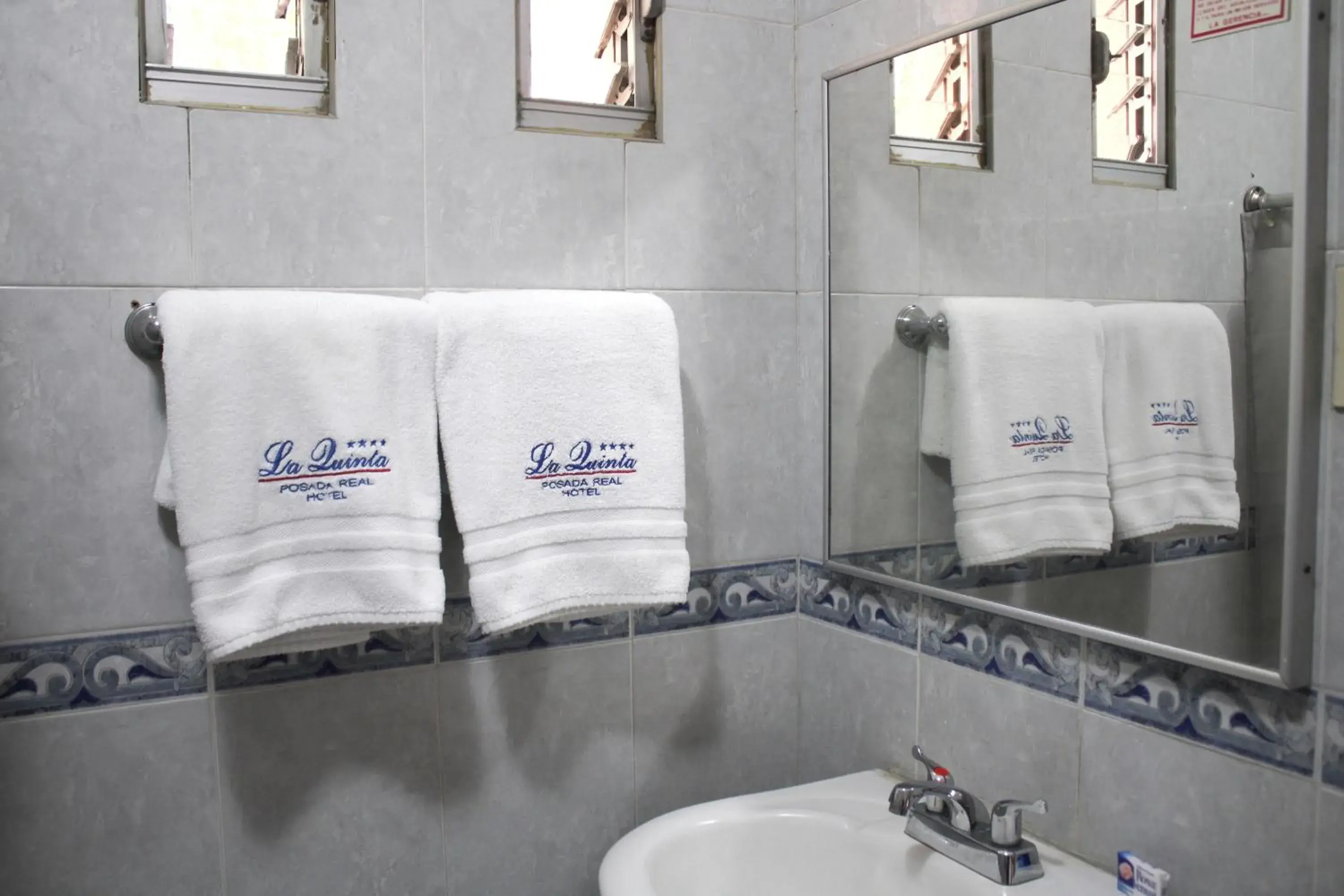 Queen Room in Hotel La Quinta Posada Real Queen Room in Hotel La Quinta Posada Real