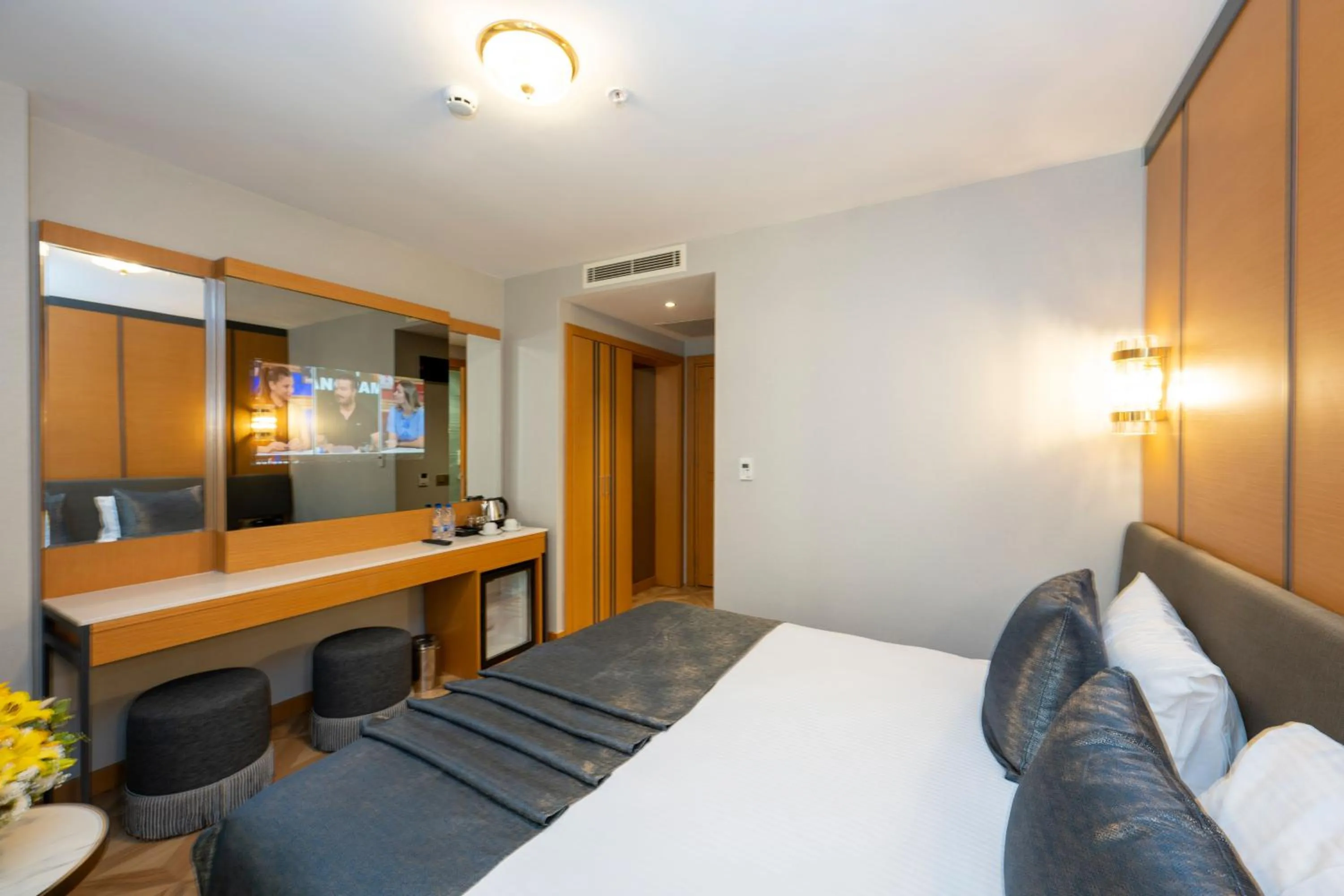 Photo of the whole room, Bed in Freya Hotel