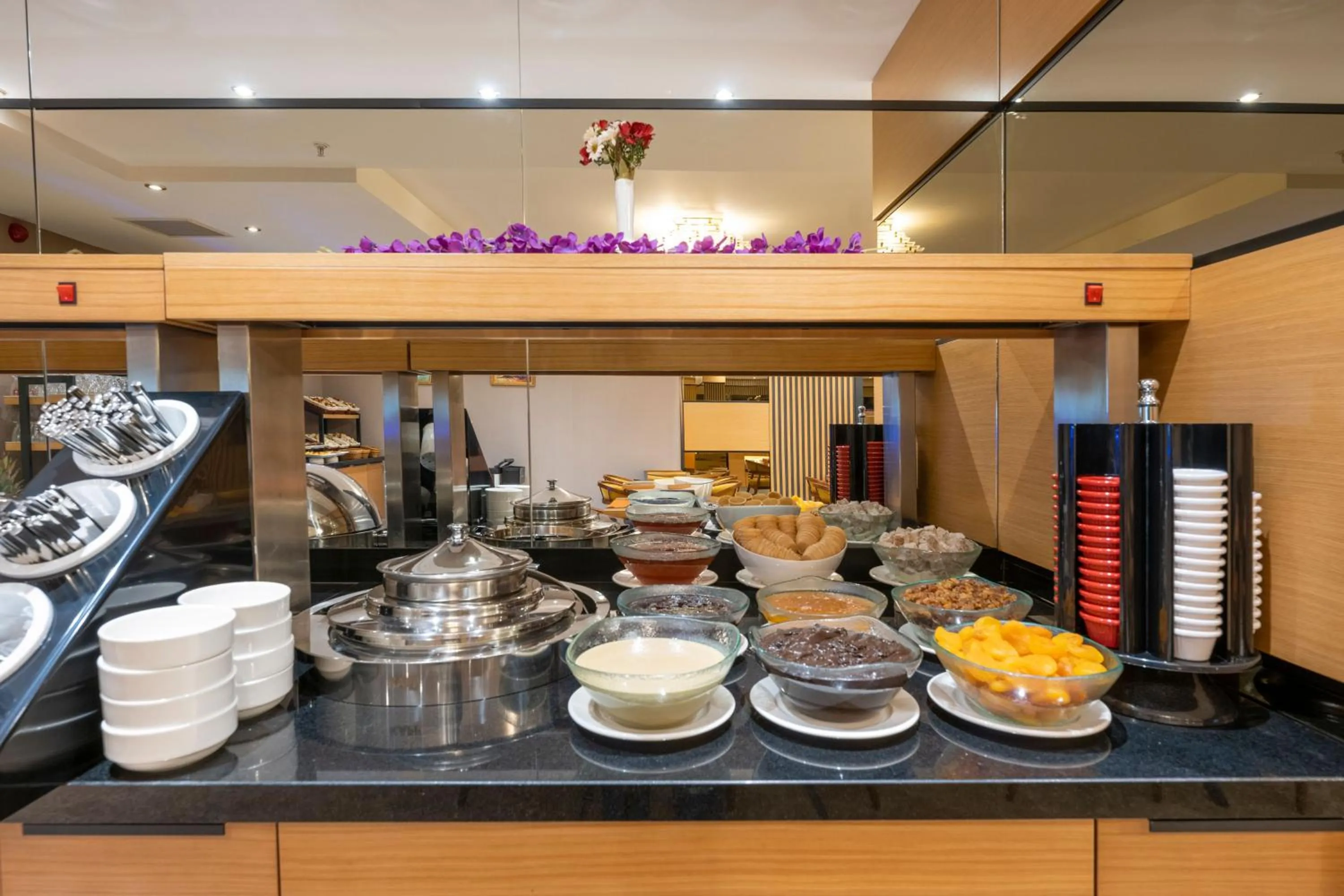 Food and drinks in Freya Hotel