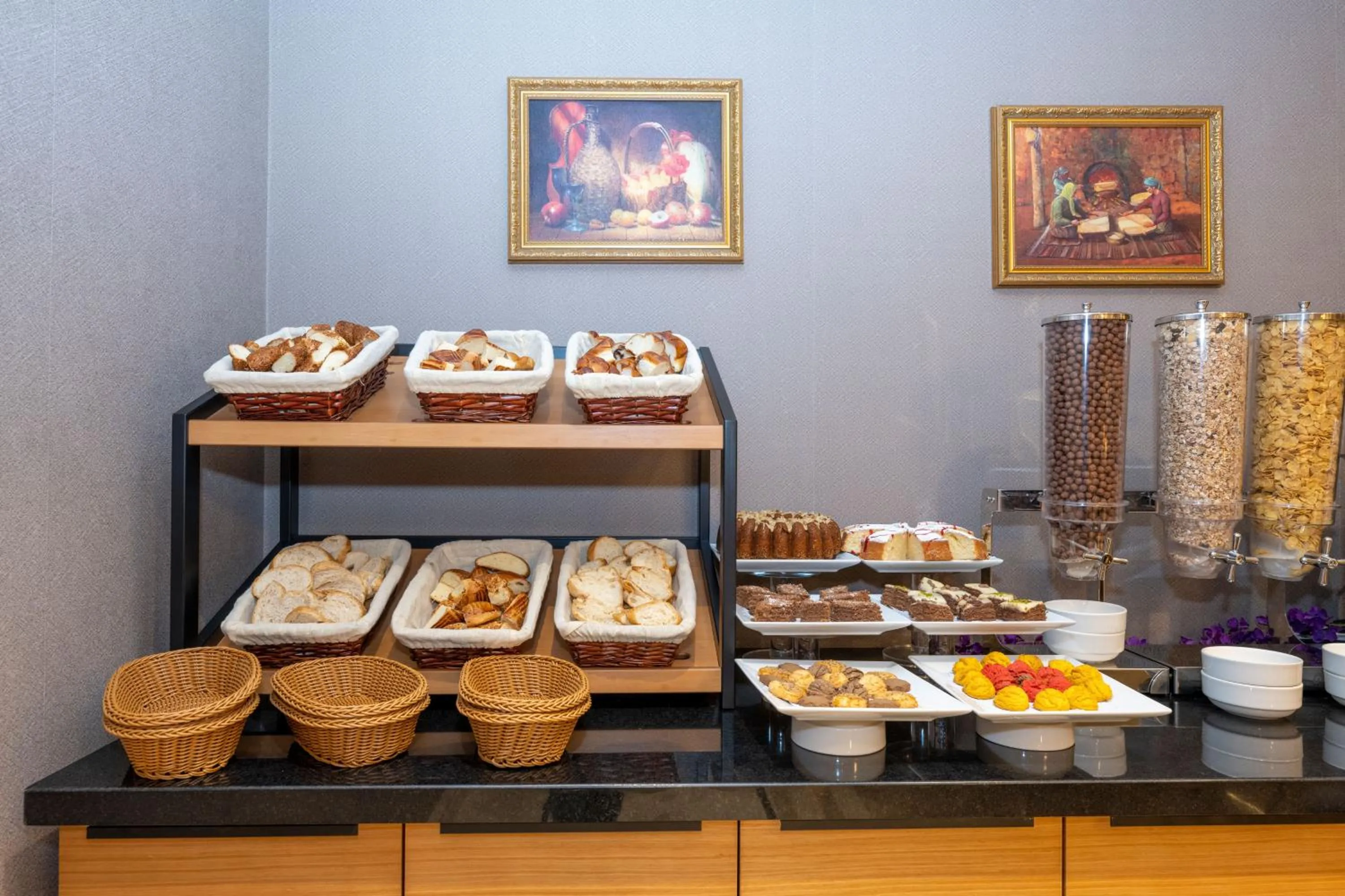 Food and drinks in Freya Hotel