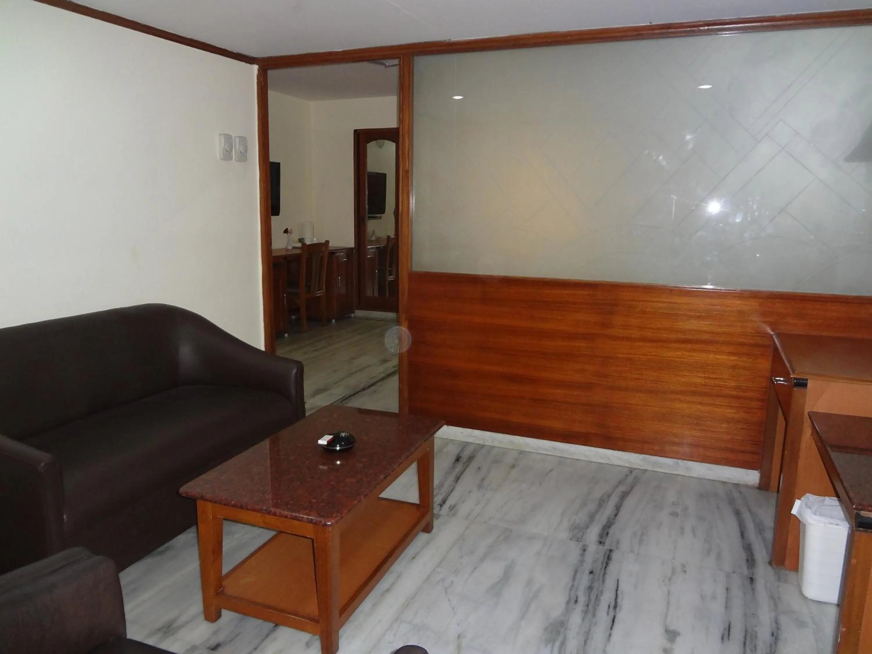 Photo of the whole room in Daspalla Executive Court