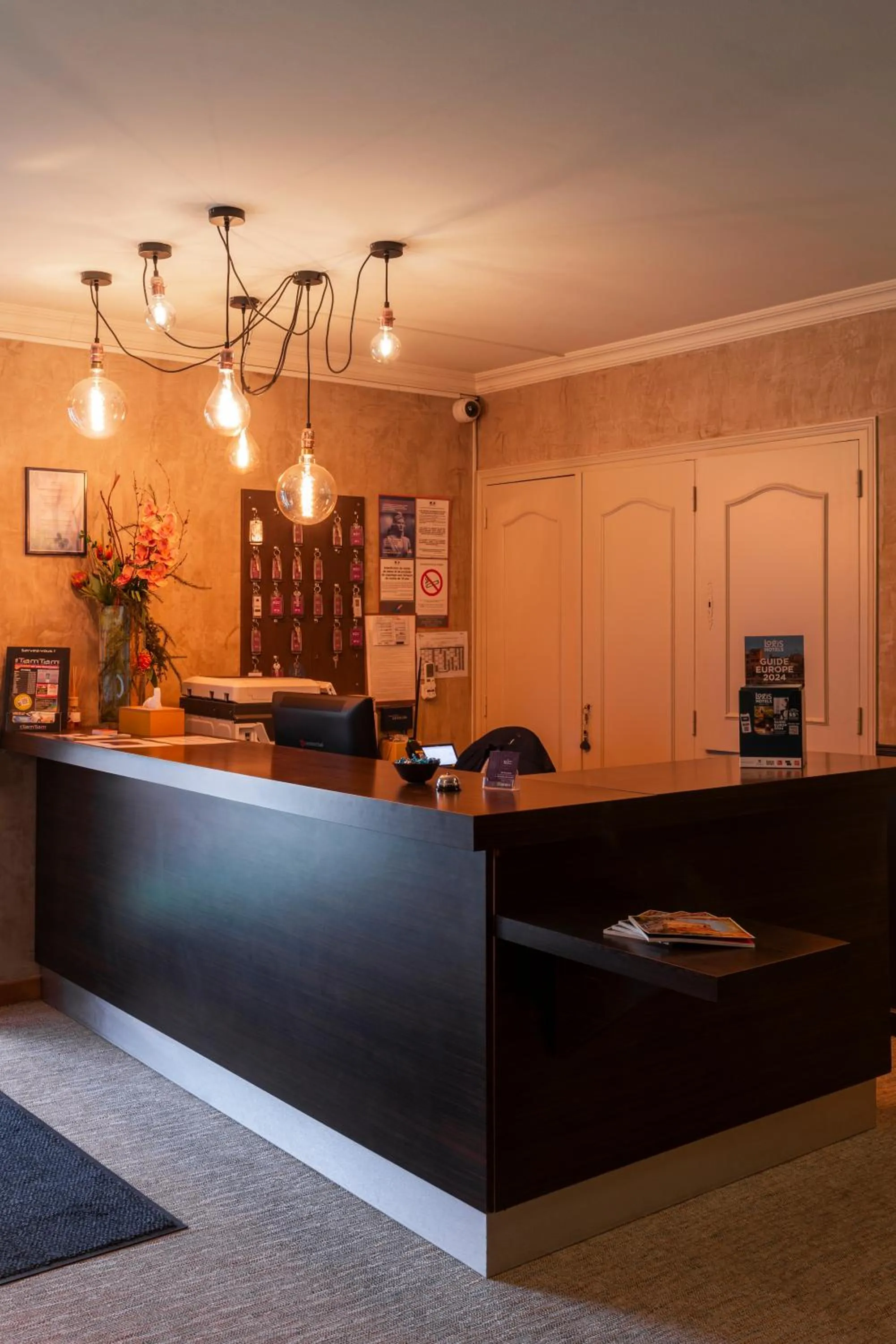 Lobby or reception in Logis Hotel-Restaurant Saint Romain