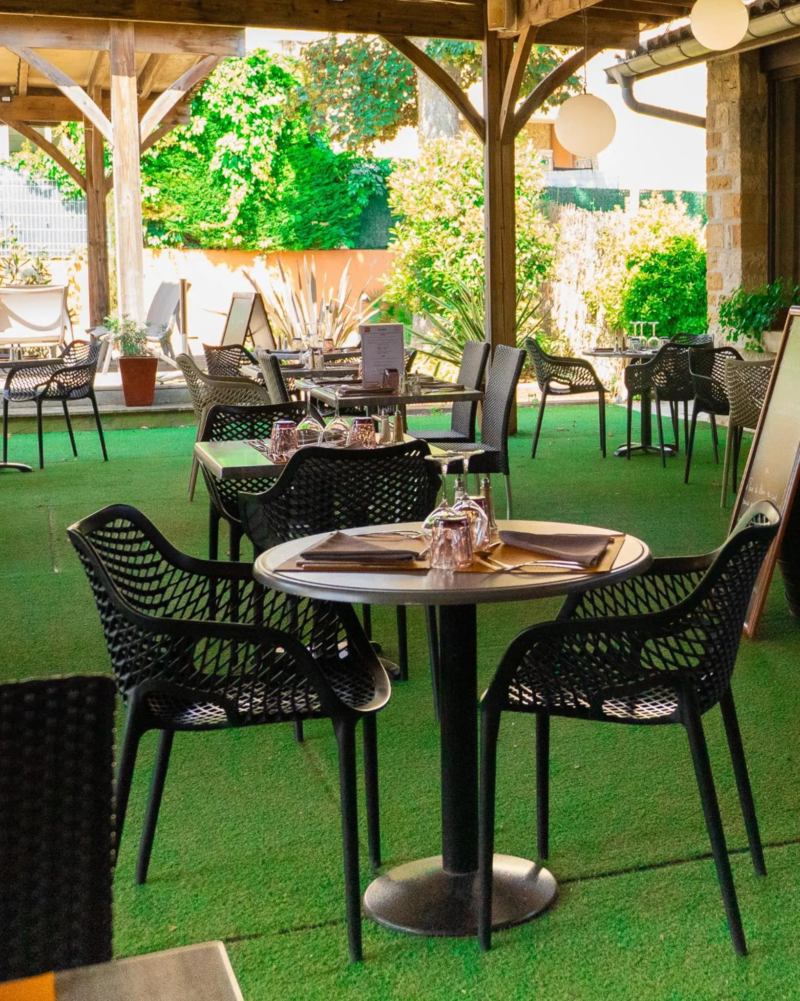 Restaurant/places to eat in Logis Hotel-Restaurant Saint Romain