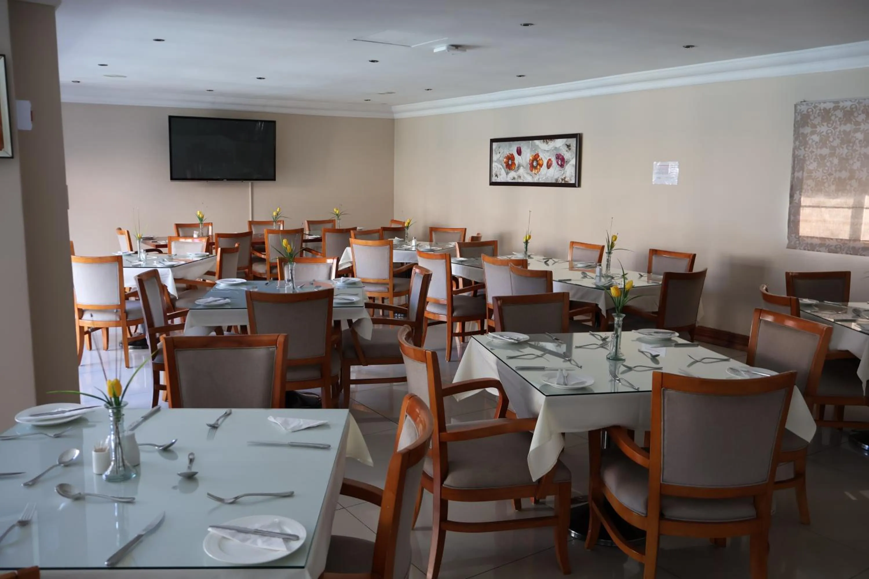 Restaurant/places to eat in Lakeview Boutique Hotel & Conference Center