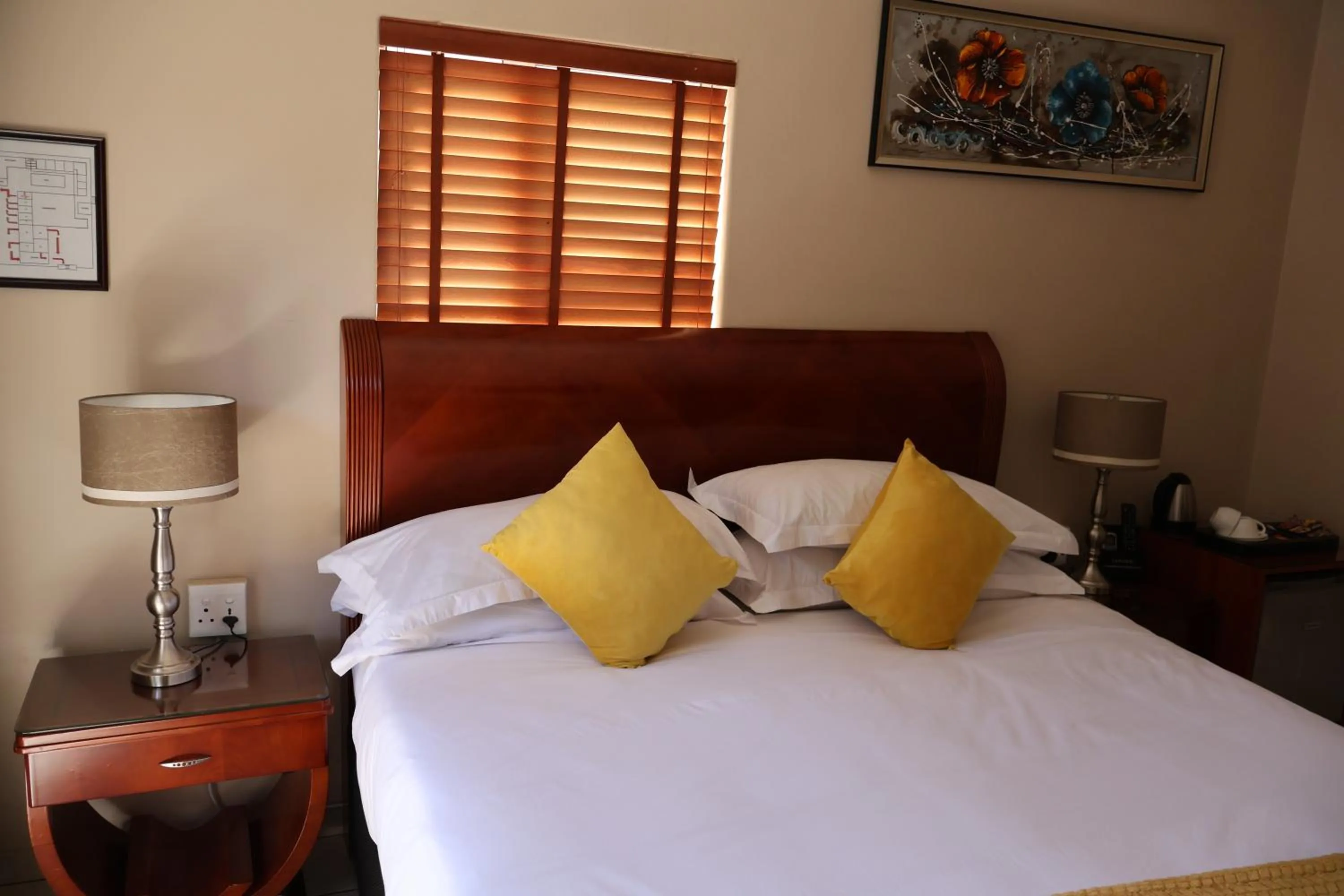 Bedroom, Bed in Lakeview Boutique Hotel & Conference Center