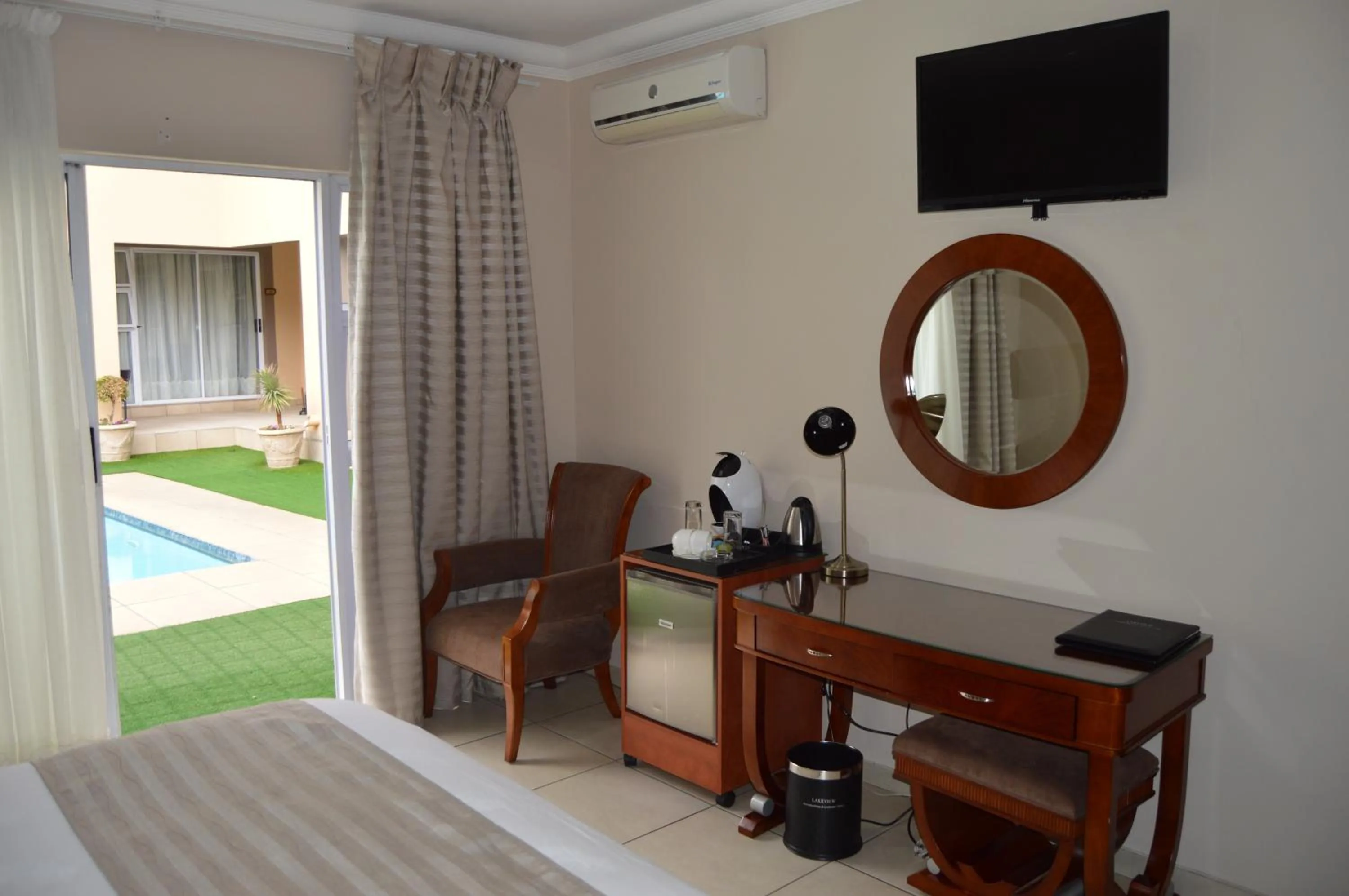 Property building in Lakeview Boutique Hotel & Conference Center