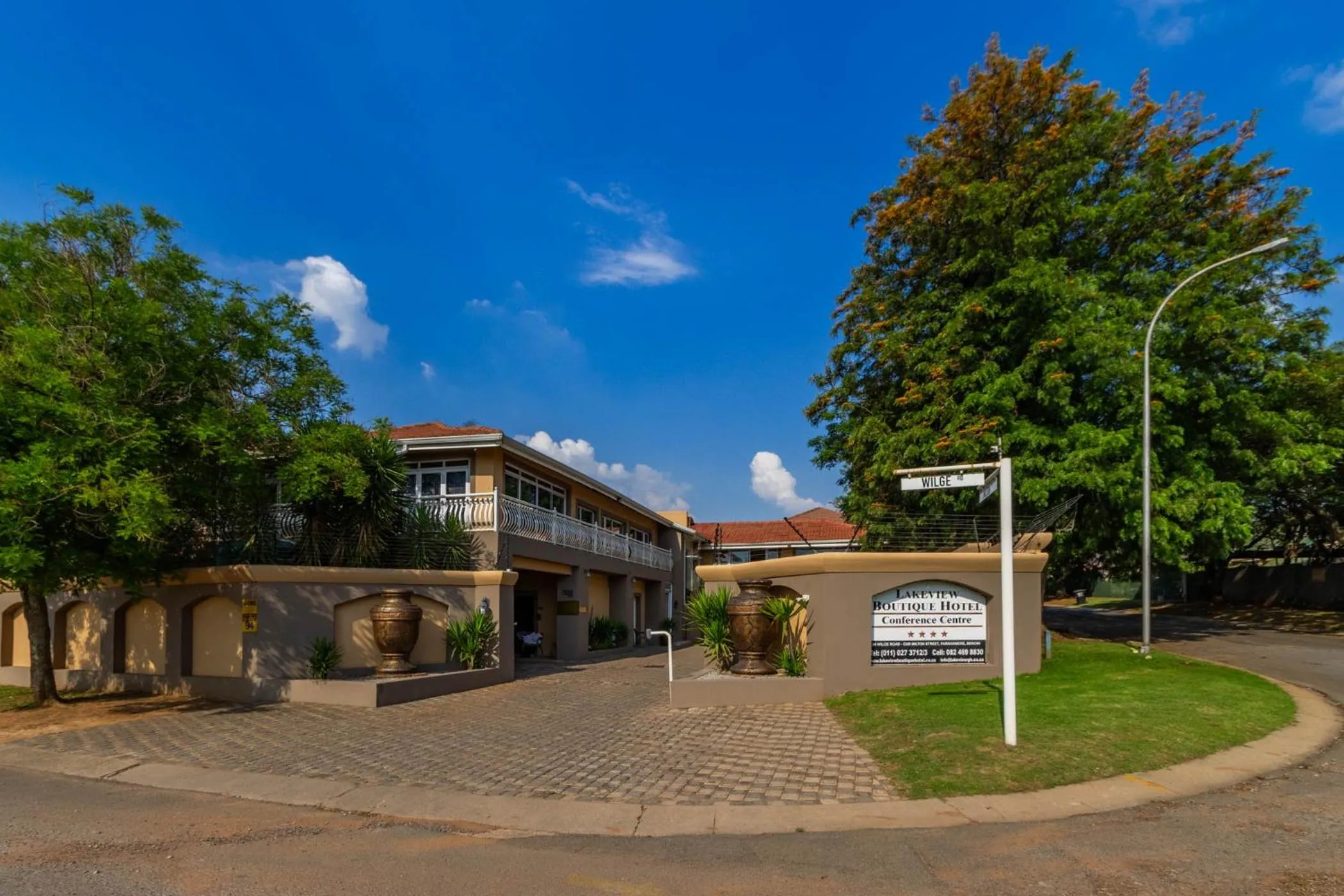 Lakeview Boutique Hotel & Conference Center