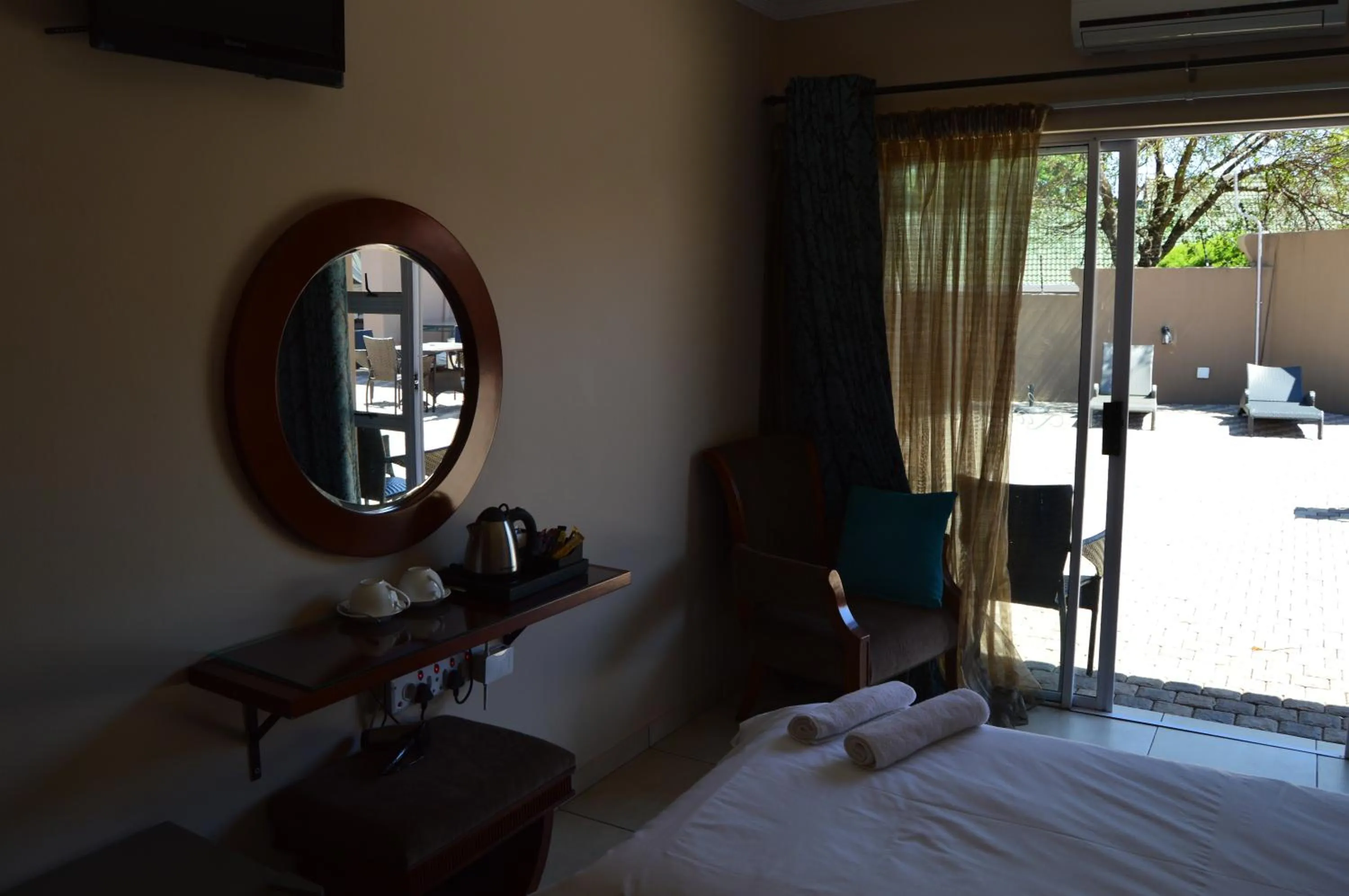 Property building, Bed in Lakeview Boutique Hotel & Conference Center