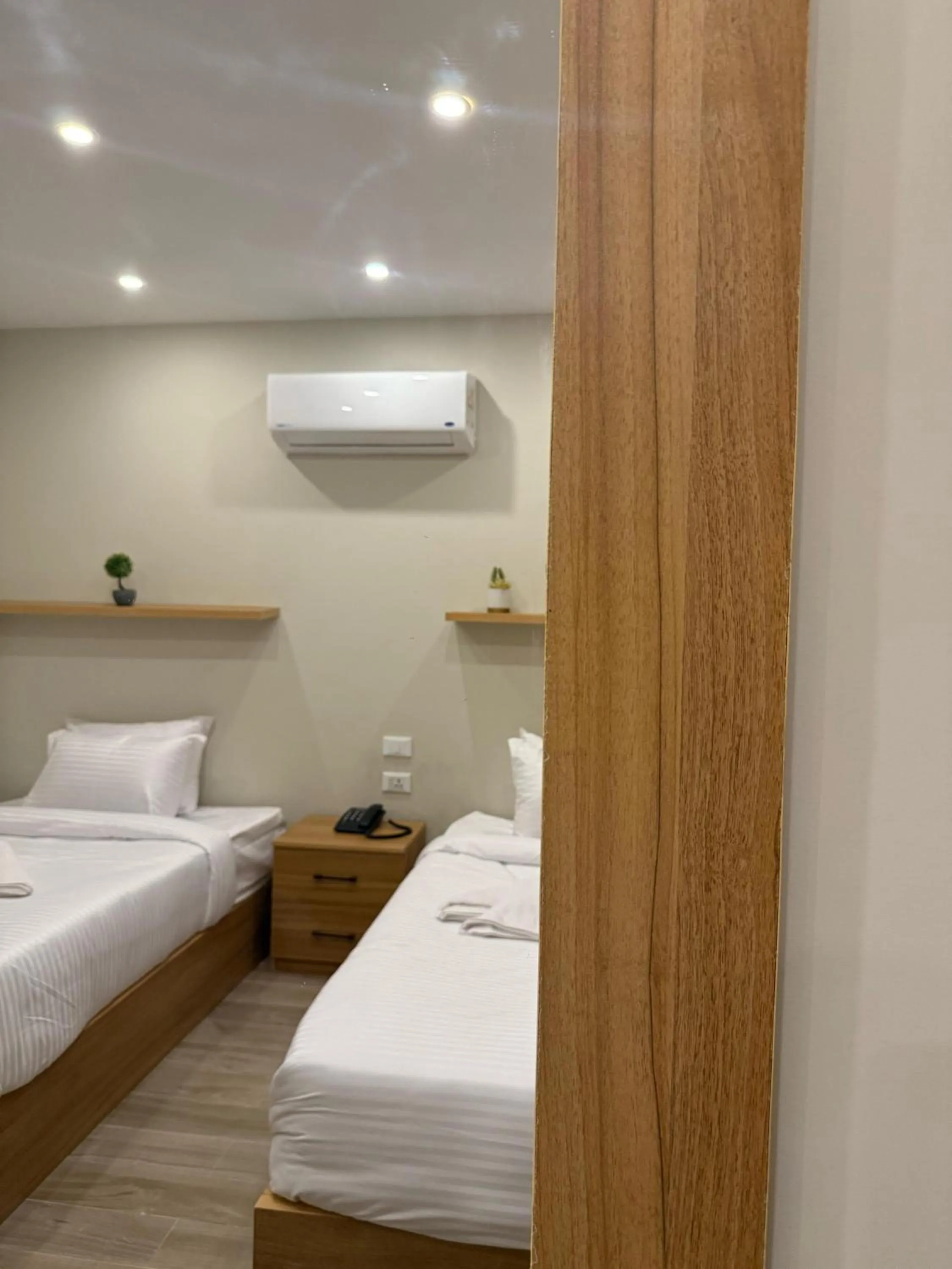 Bedroom, Bed in The Gate Hotel Front Pyramids & Sphinx View