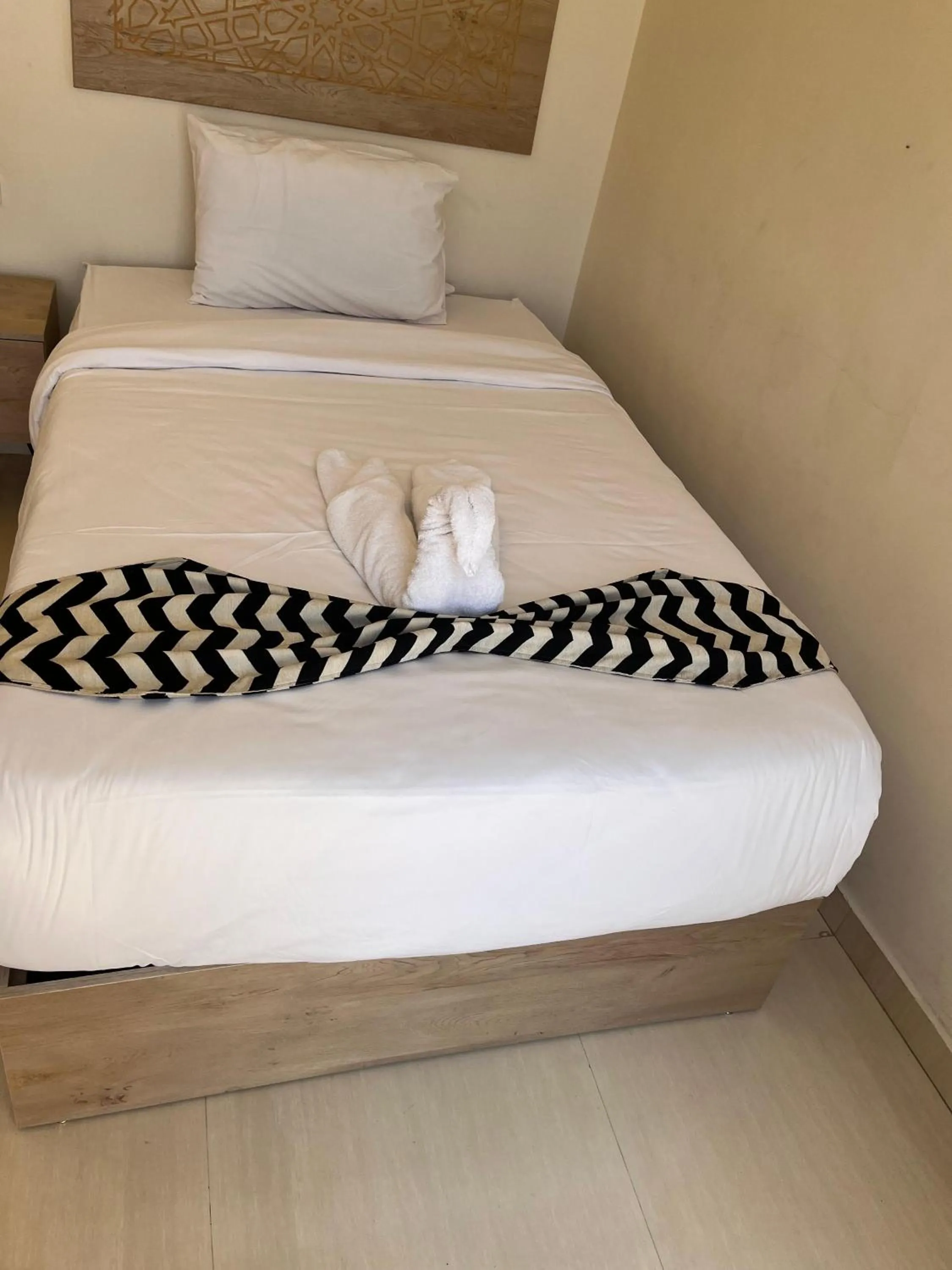 Bedroom, Bed in The Gate Hotel Front Pyramids & Sphinx View