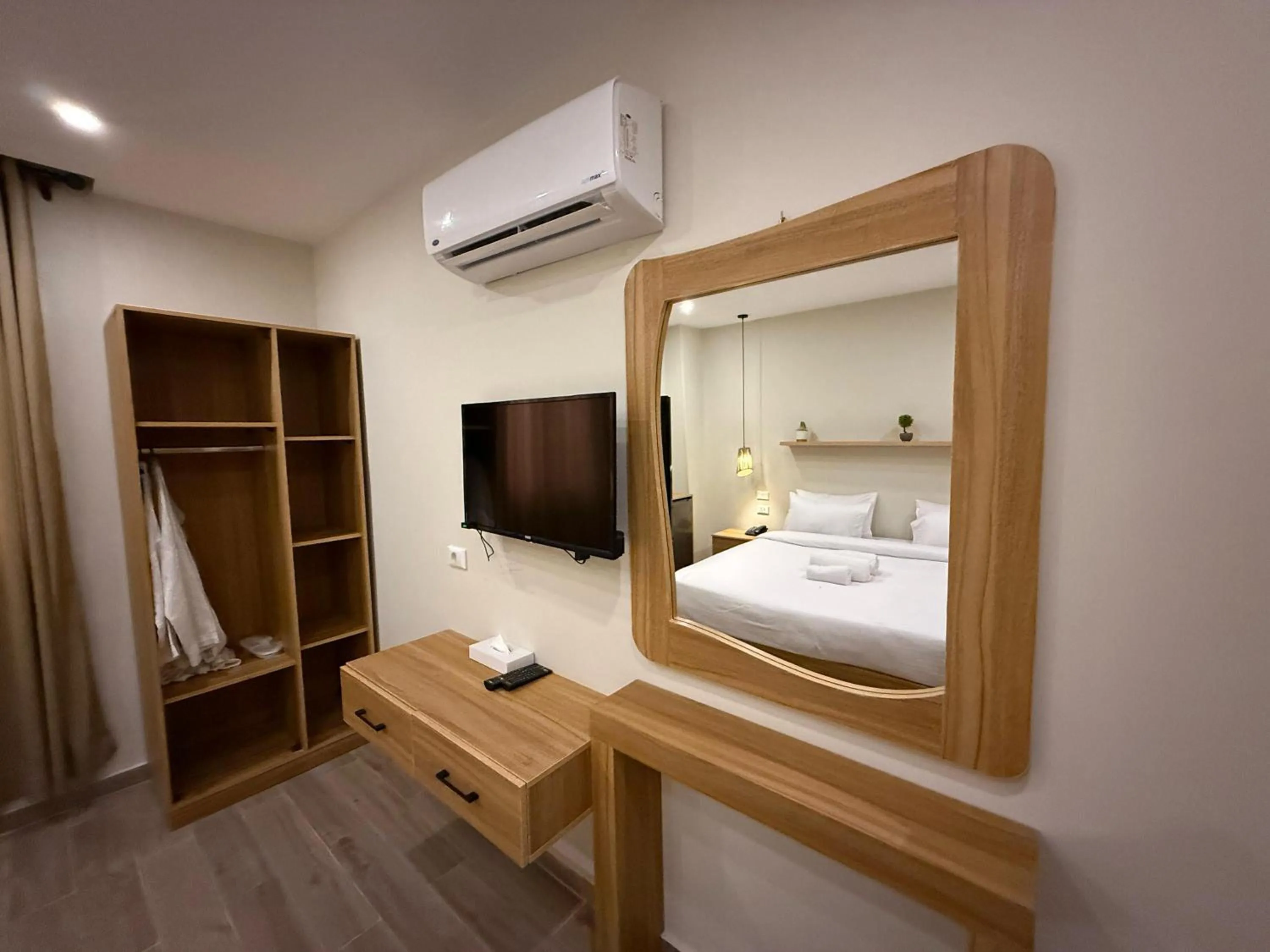 TV and multimedia, Bed in The Gate Hotel Front Pyramids & Sphinx View