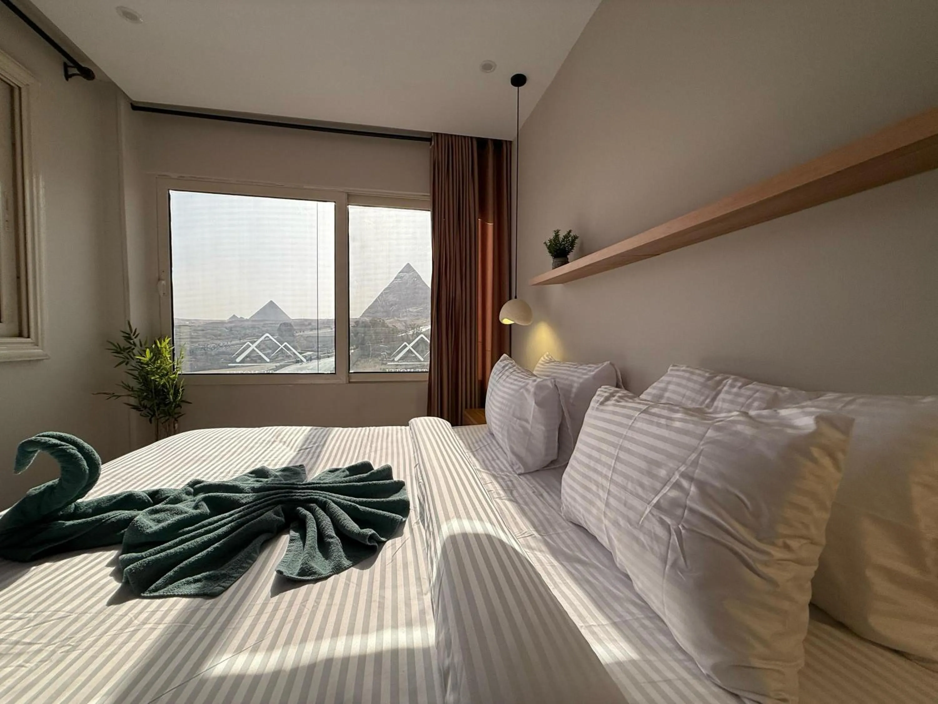Photo of the whole room, Bed in The Gate Hotel Front Pyramids & Sphinx View