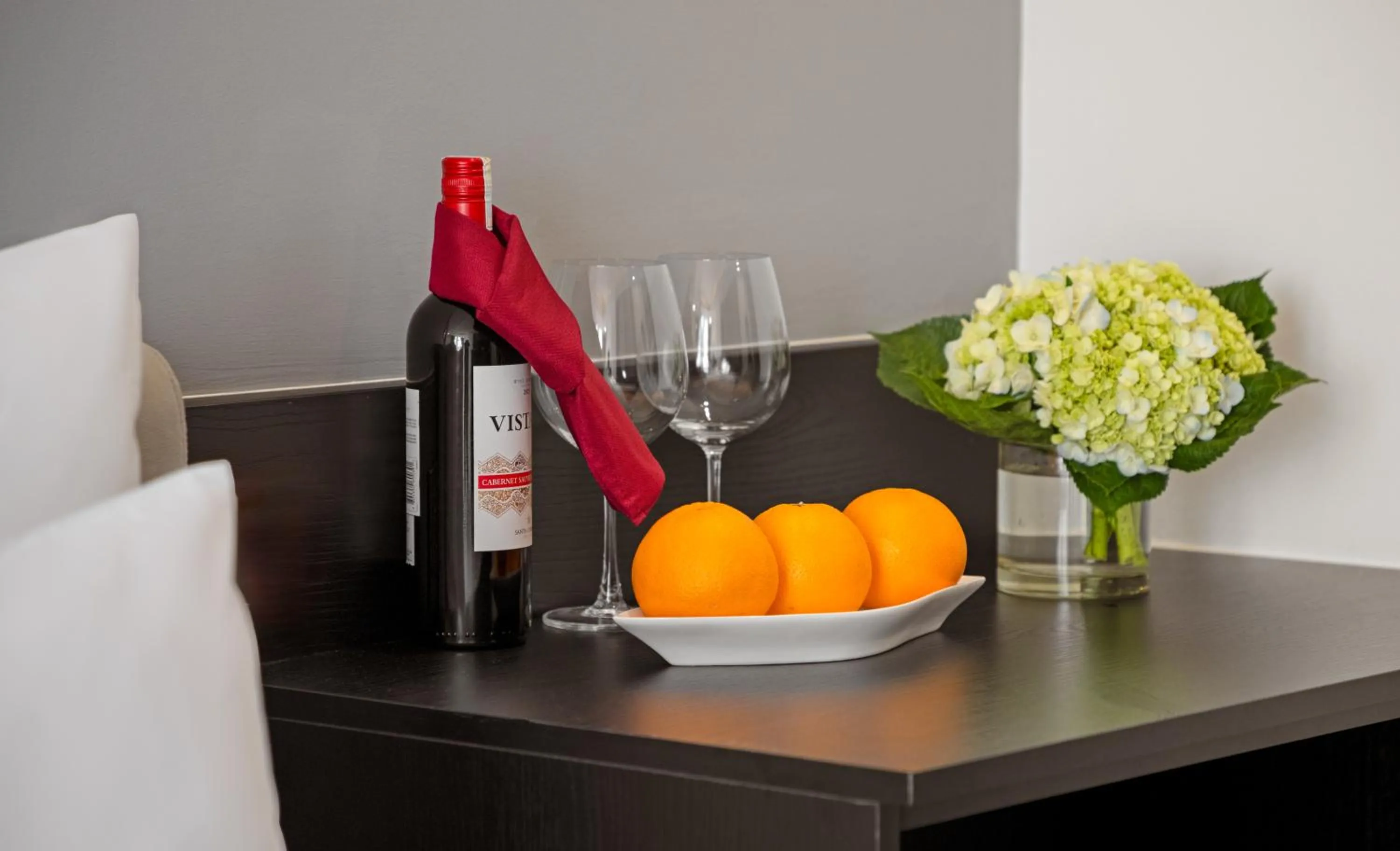 Alcoholic drinks in Mercy Emerald Hotel