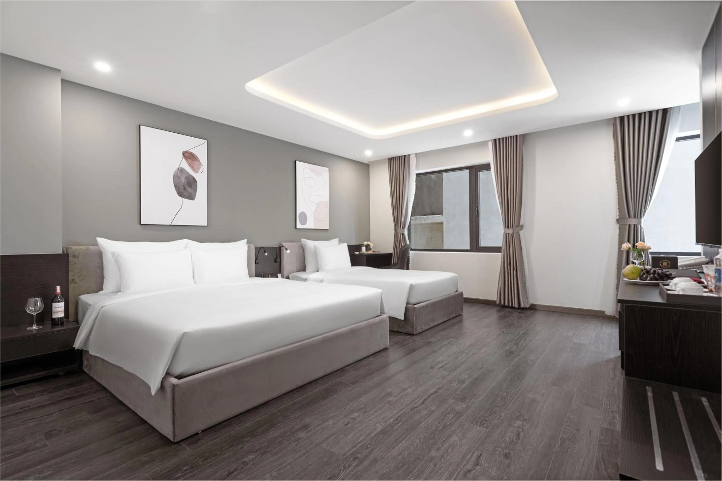 Bedroom, Bed in Mercy Emerald Hotel