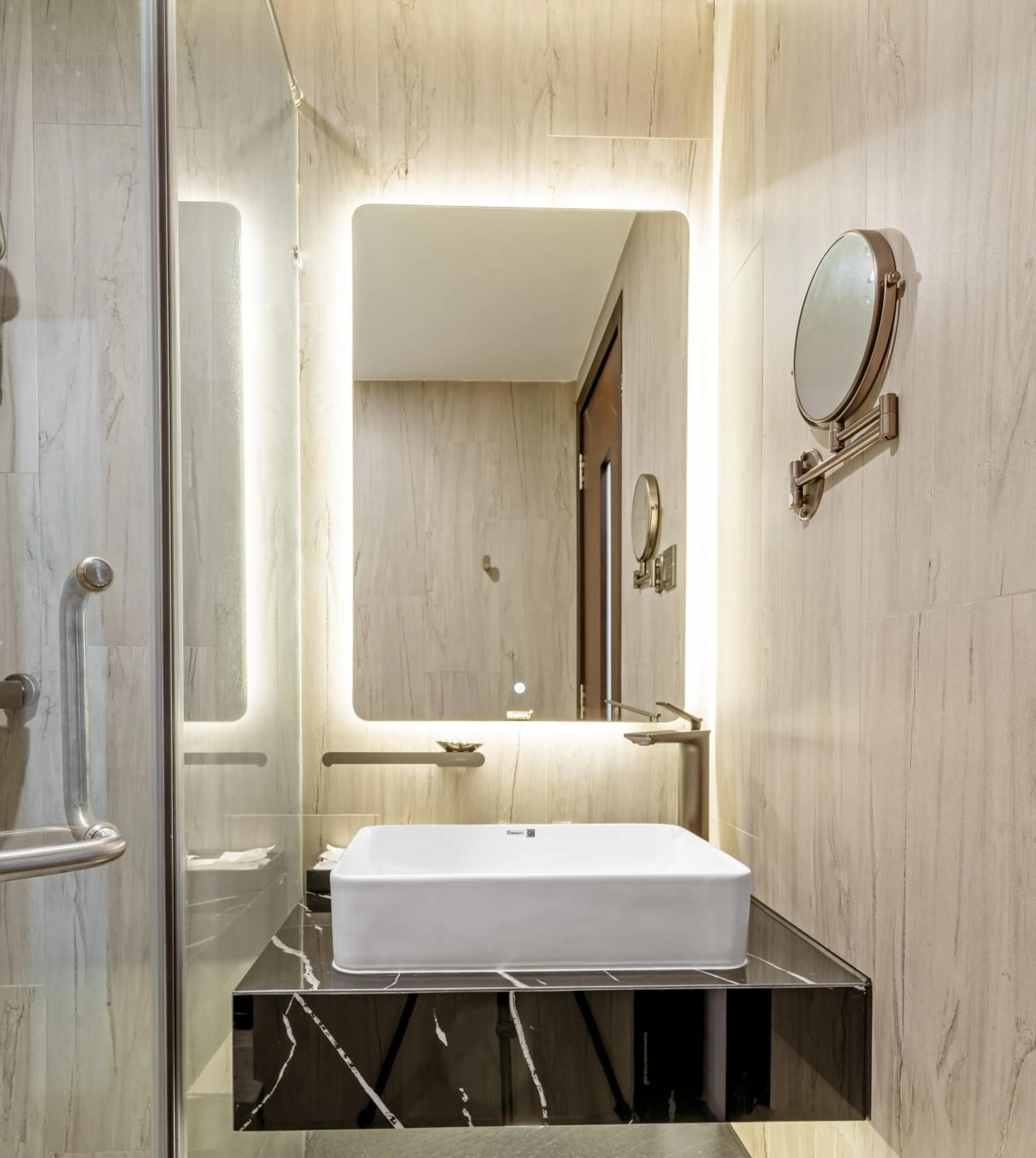 Toilet in Mercy Emerald Hotel