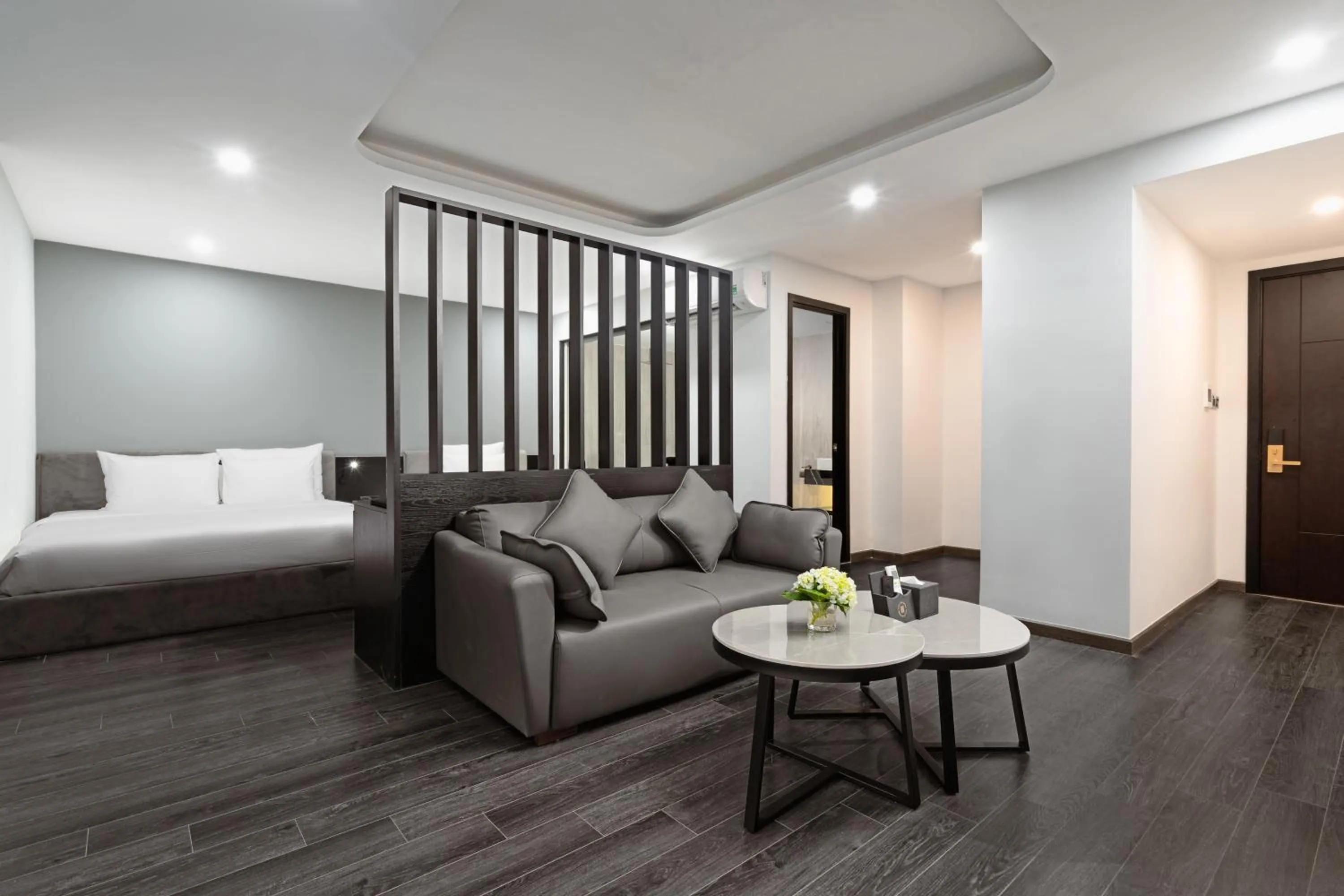 Living room, Bed in Mercy Emerald Hotel