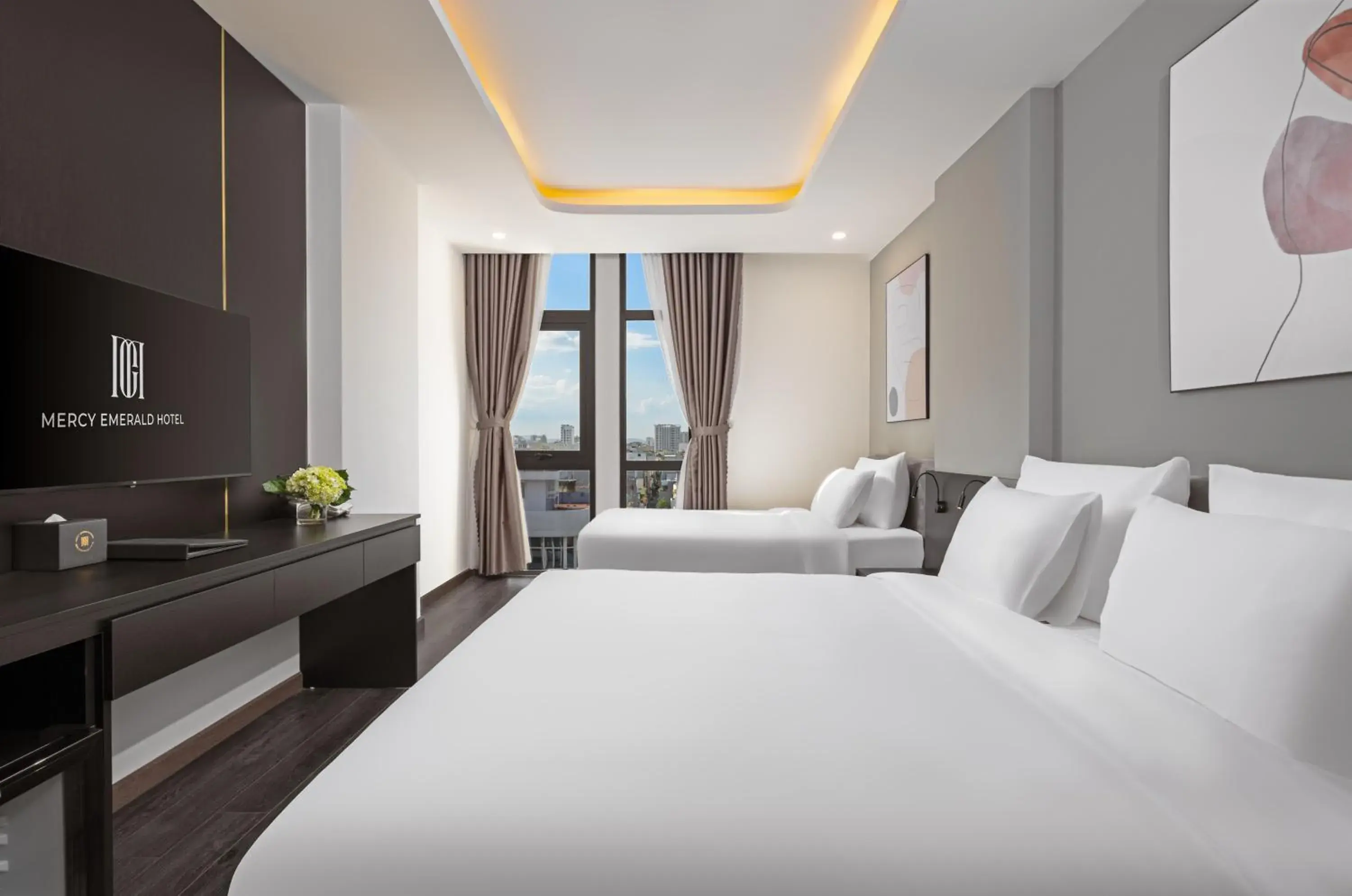 Deluxe Family Room in Mercy Emerald Hotel Deluxe Family Room in Mercy Emerald Hotel