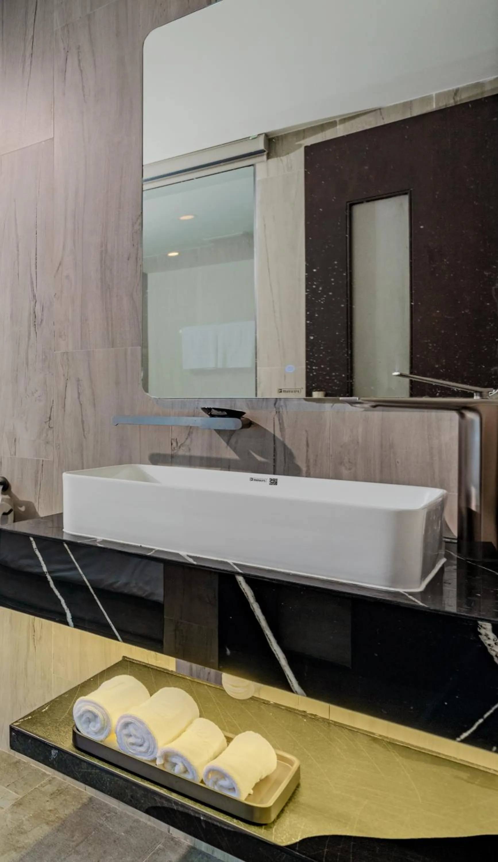 Bathroom in Mercy Emerald Hotel