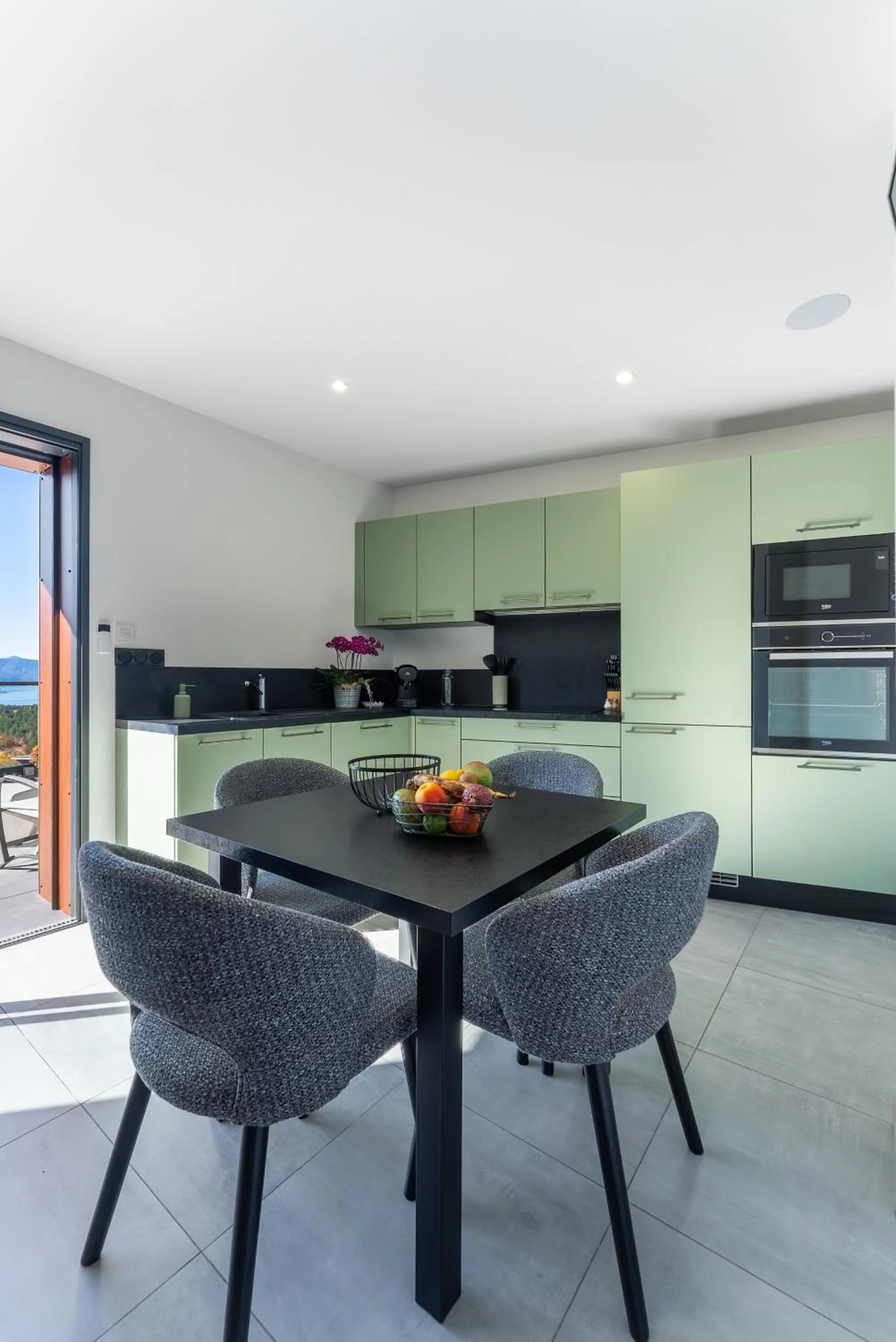 Kitchen or kitchenette in Les Restanques du lac