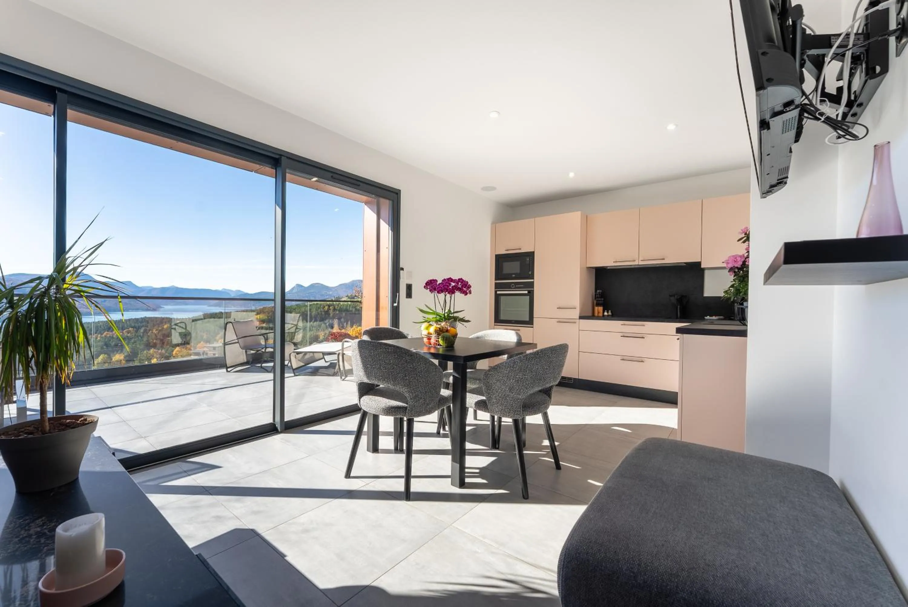 Kitchen or kitchenette in Les Restanques du lac