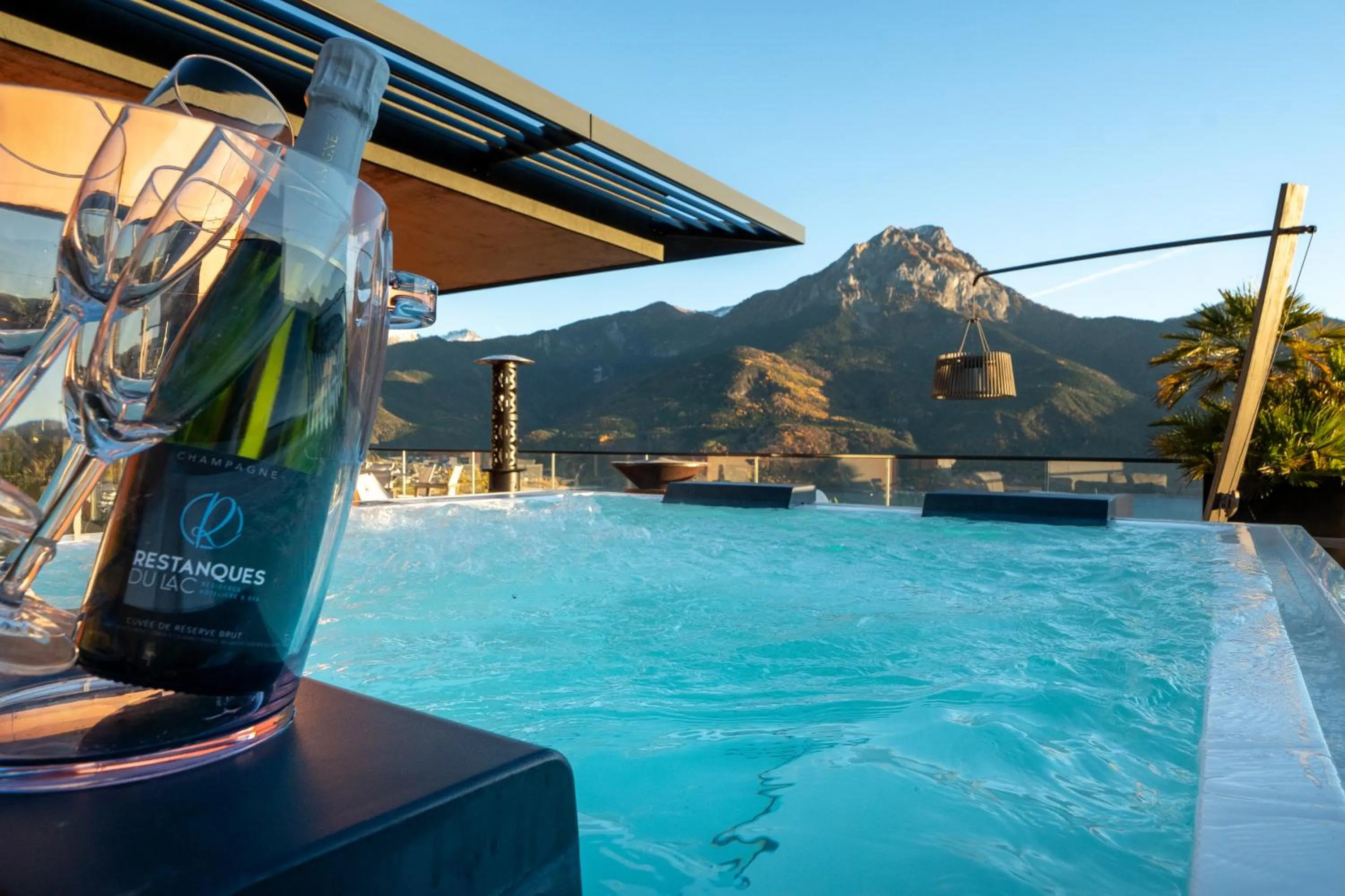 Swimming pool in Les Restanques du lac