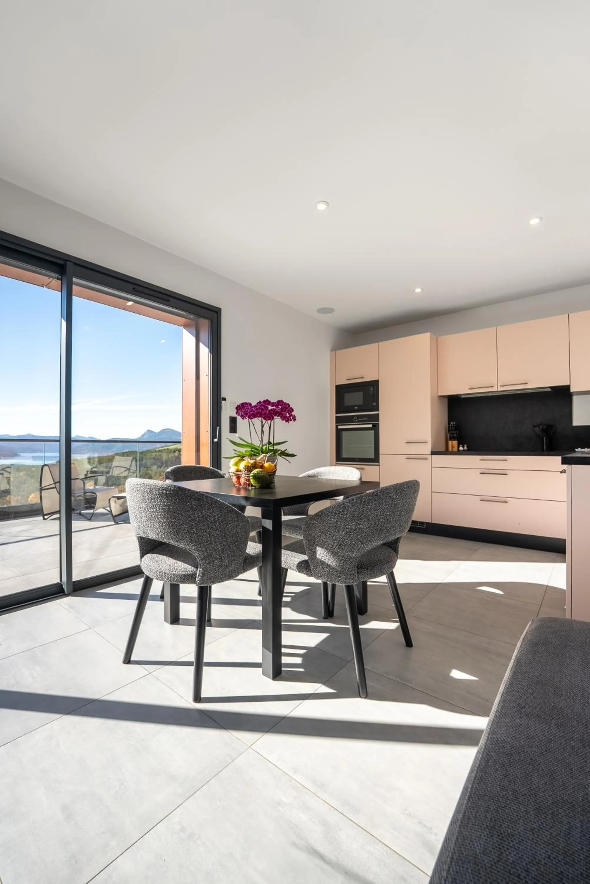 Kitchen or kitchenette in Les Restanques du lac